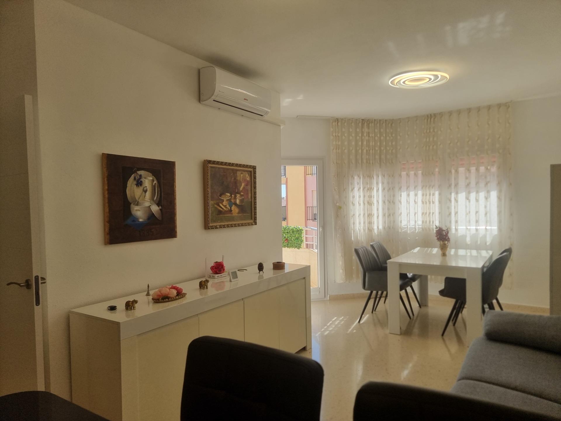 For sale - 2 Bedroom 1 Bathroom Apartment in Torrevieja - Playa De Los Locos  - Alicante
