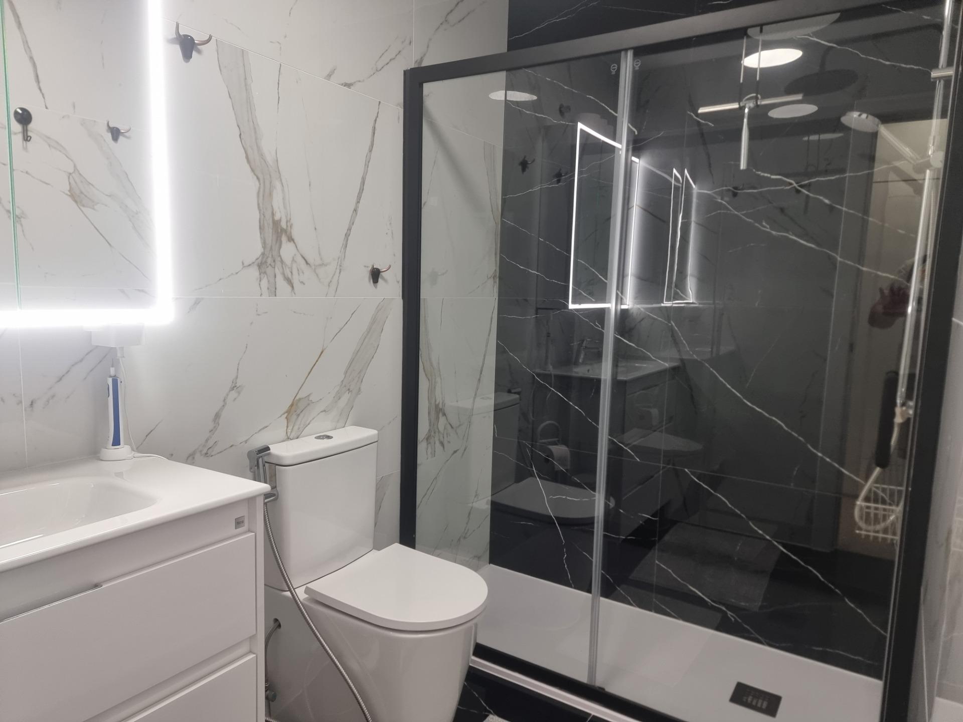 For sale - 2 Bedroom 1 Bathroom Apartment in Torrevieja - Playa De Los Locos  - Alicante