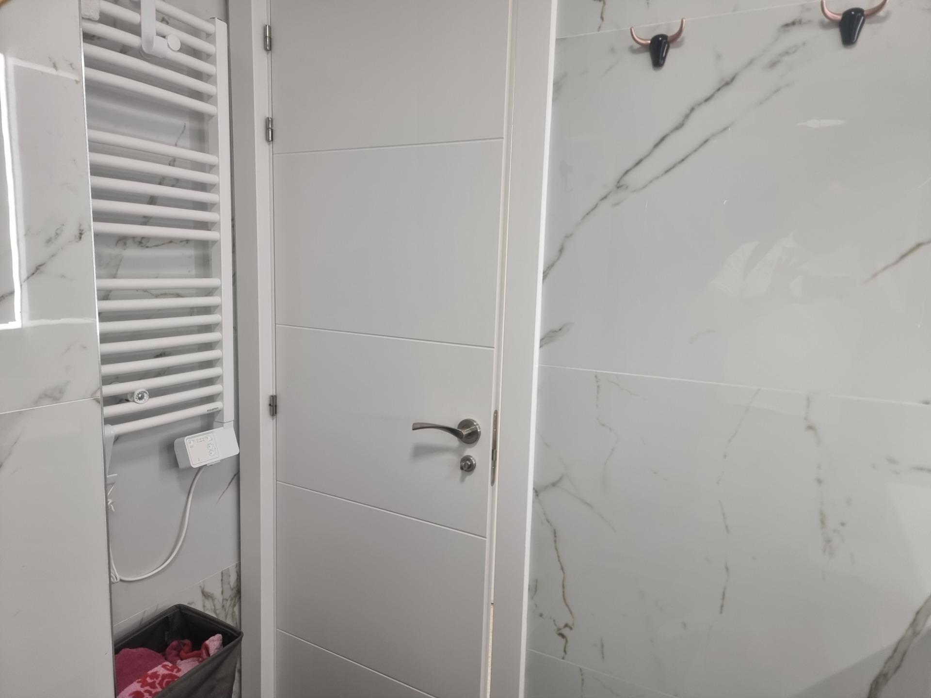 For sale - 2 Bedroom 1 Bathroom Apartment in Torrevieja - Playa De Los Locos  - Alicante