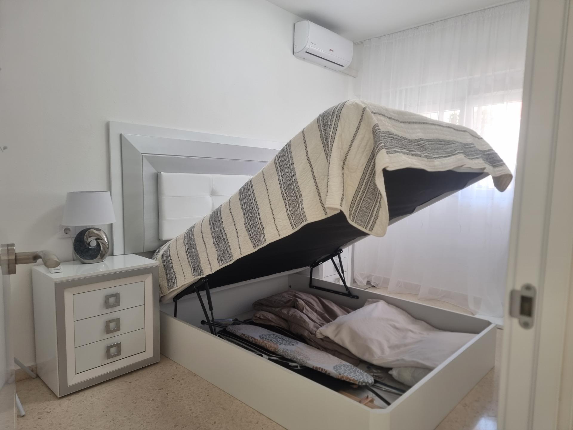 For sale - 2 Bedroom 1 Bathroom Apartment in Torrevieja - Playa De Los Locos  - Alicante