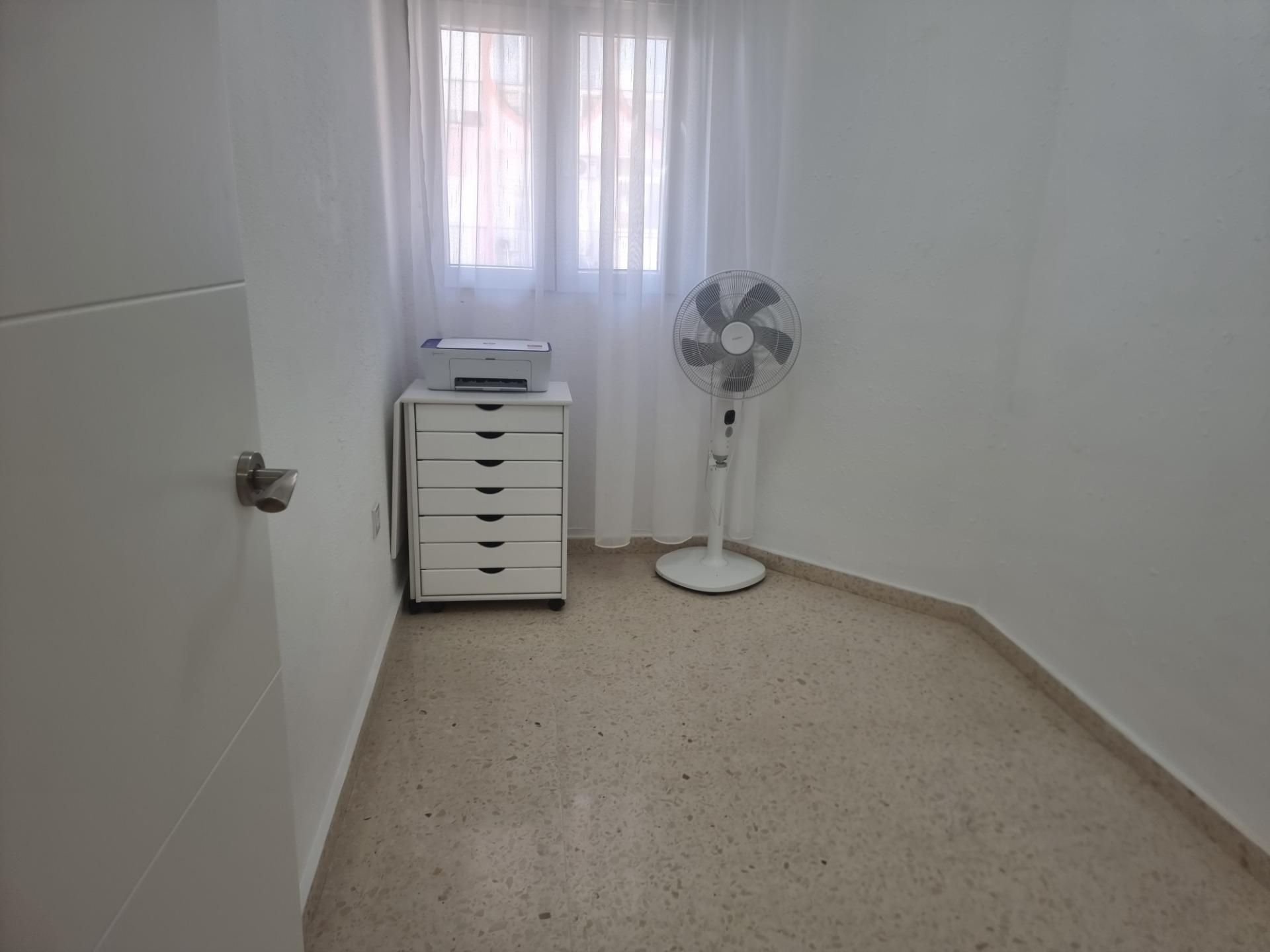 For sale - 2 Bedroom 1 Bathroom Apartment in Torrevieja - Playa De Los Locos  - Alicante