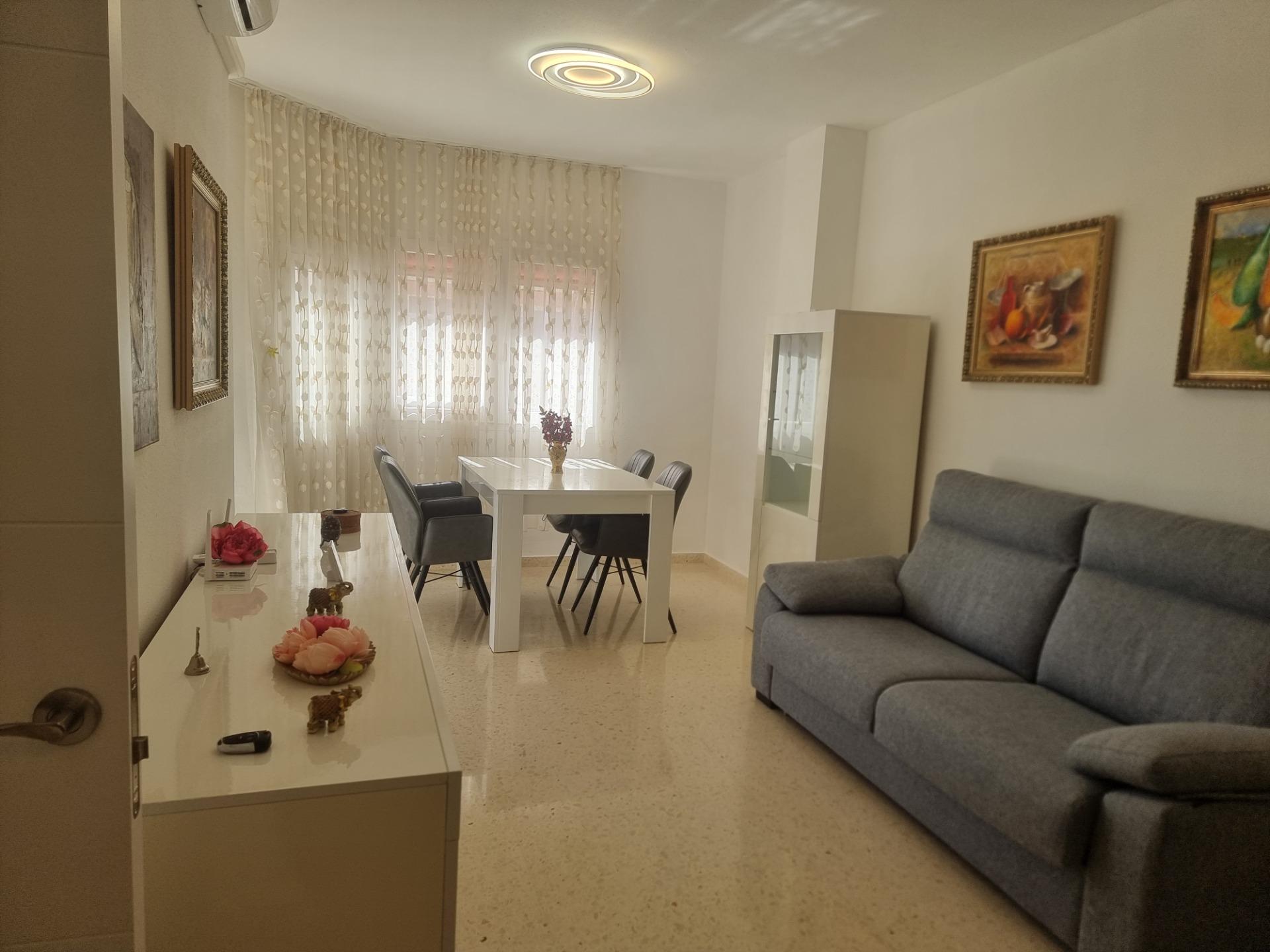 For sale - 2 Bedroom 1 Bathroom Apartment in Torrevieja - Playa De Los Locos  - Alicante