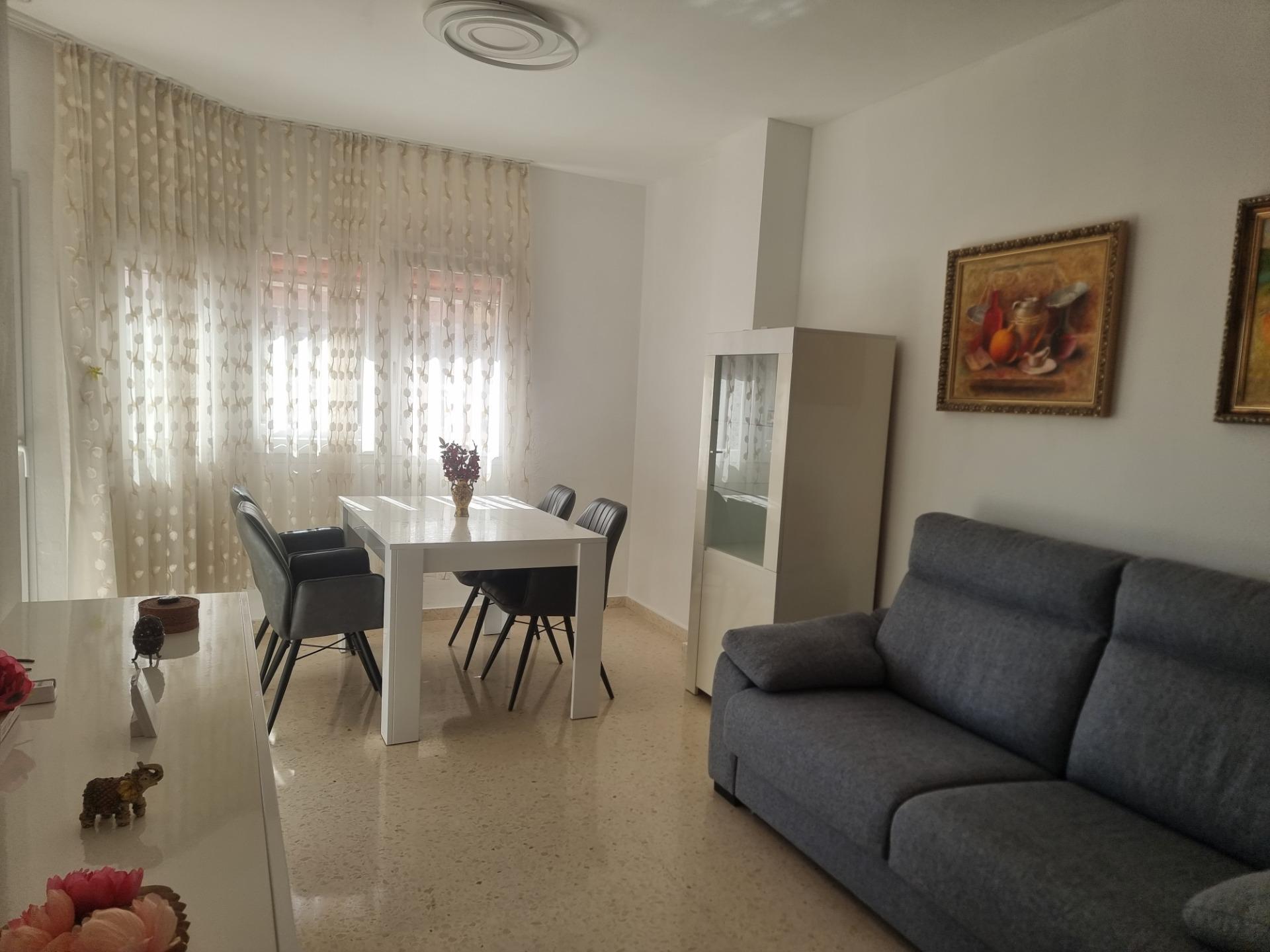 For sale - 2 Bedroom 1 Bathroom Apartment in Torrevieja - Playa De Los Locos  - Alicante