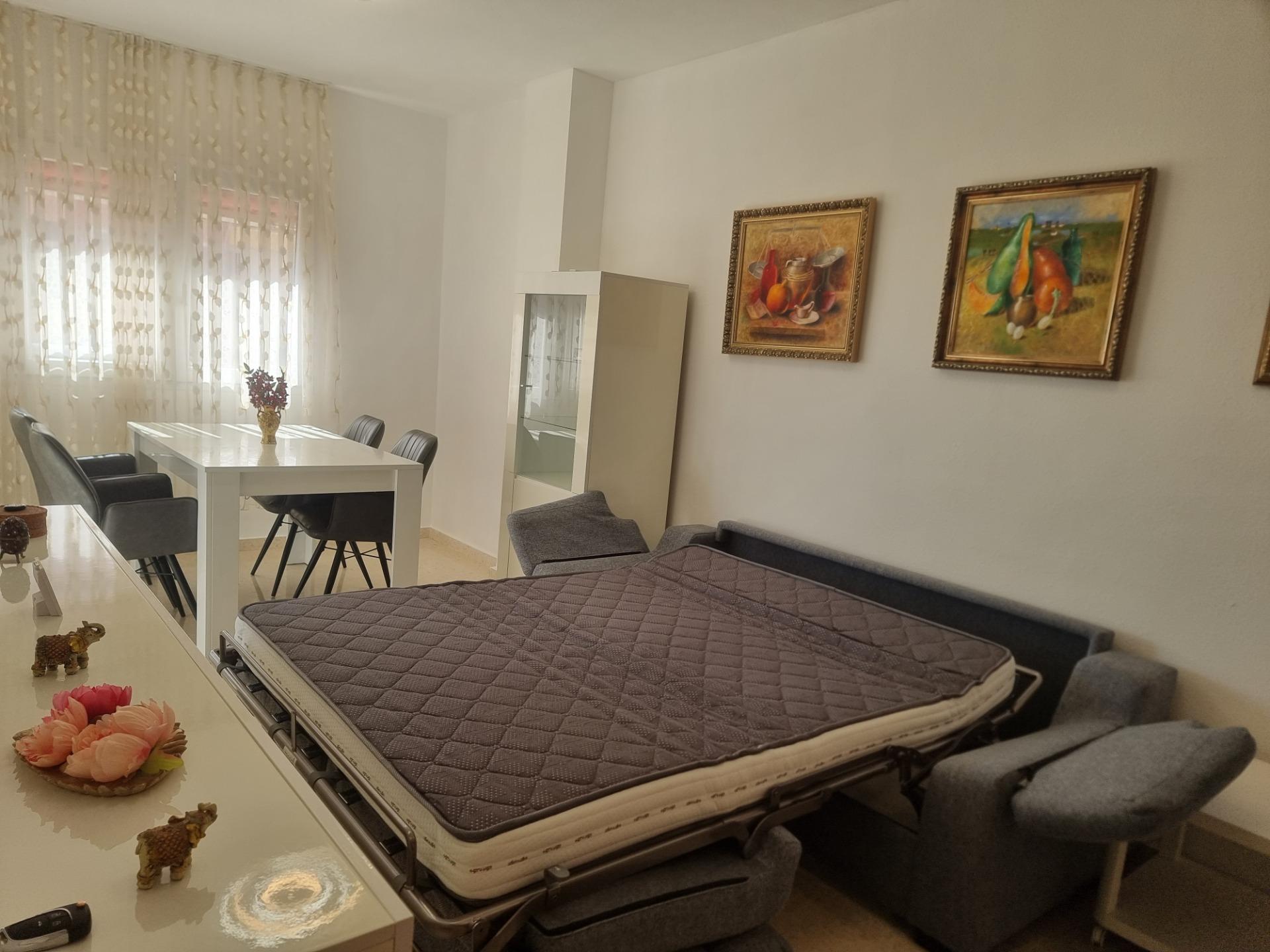 For sale - 2 Bedroom 1 Bathroom Apartment in Torrevieja - Playa De Los Locos  - Alicante