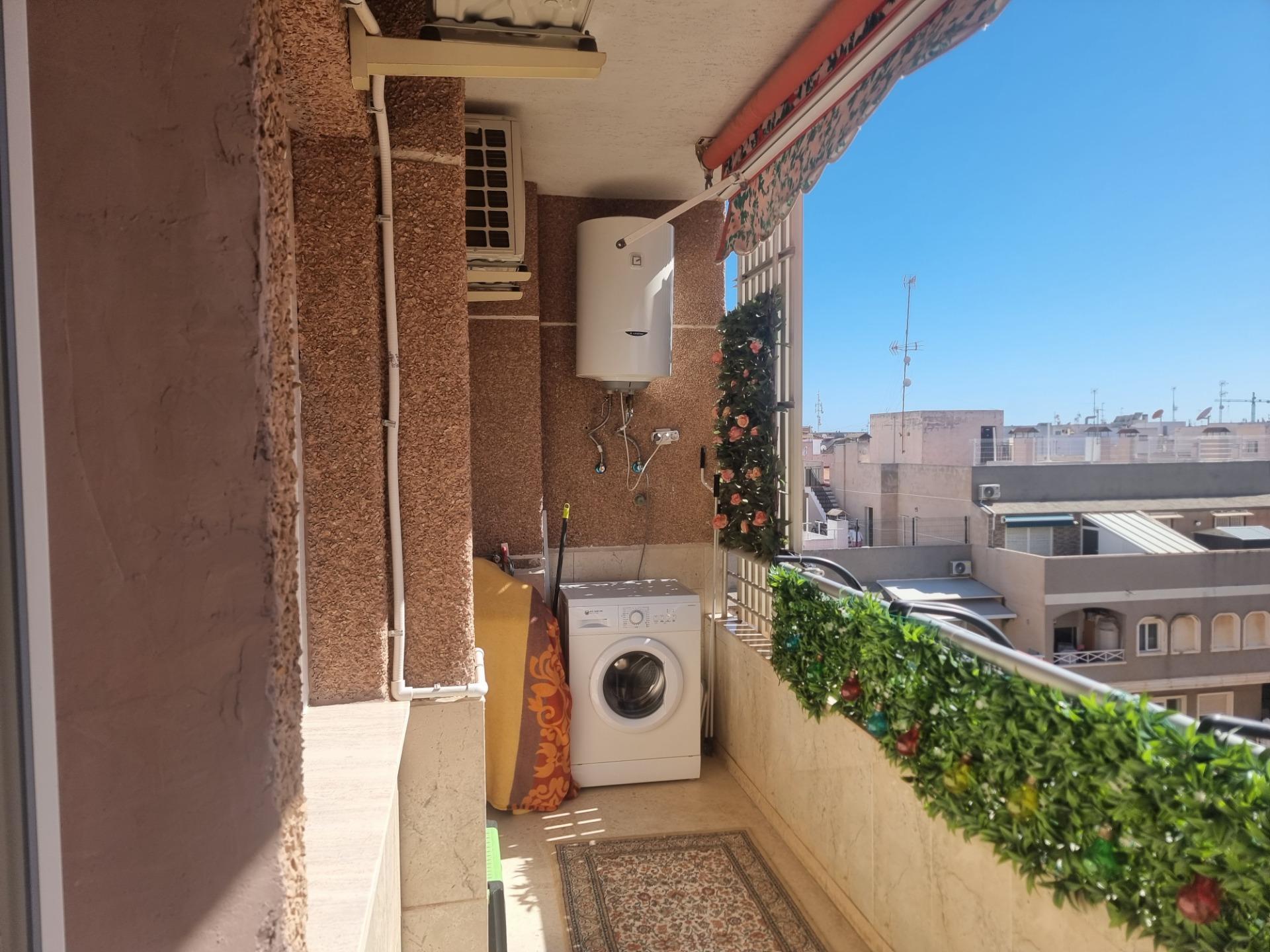 For sale - 2 Bedroom 1 Bathroom Apartment in Torrevieja - Playa De Los Locos  - Alicante