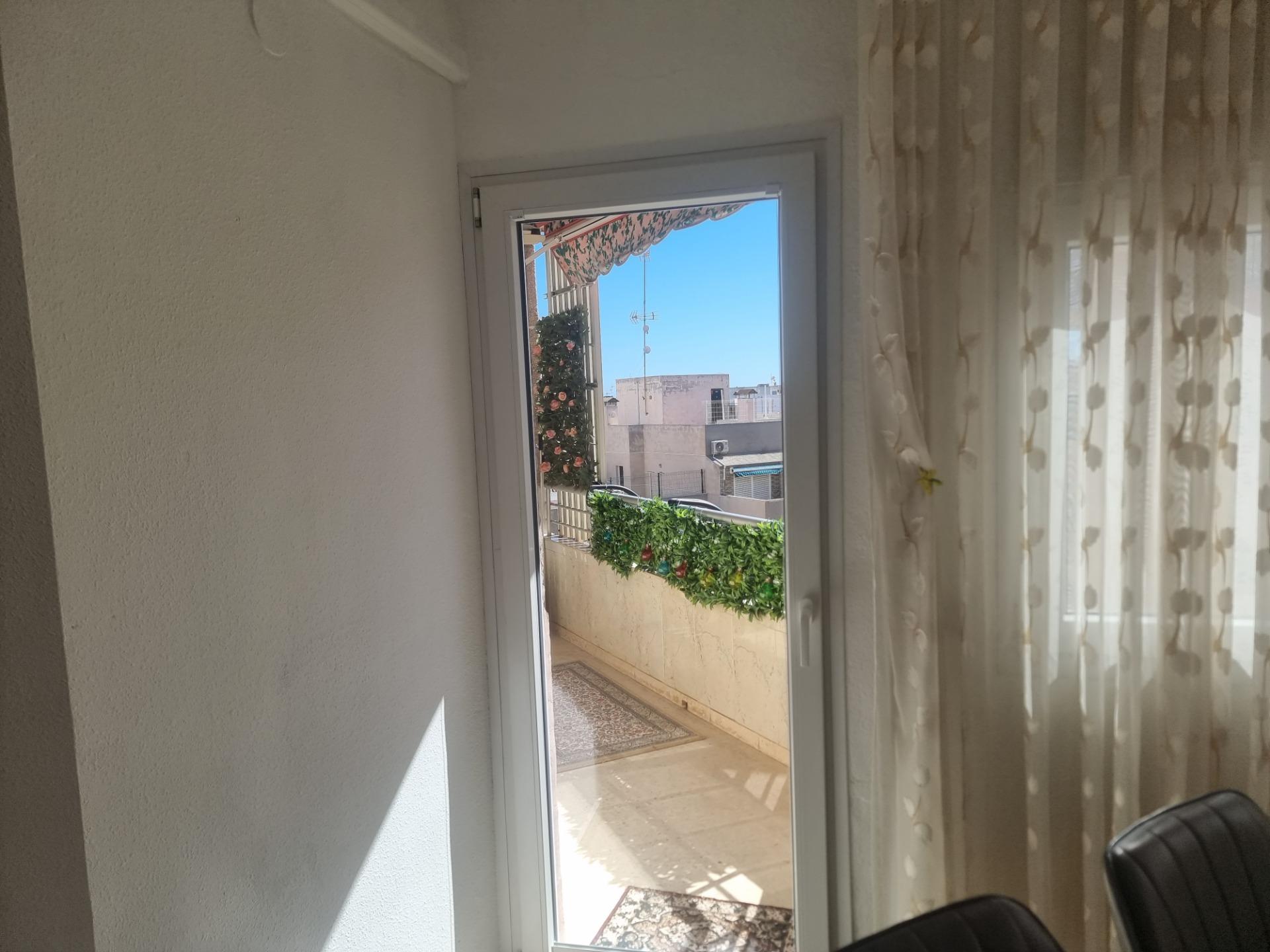 For sale - 2 Bedroom 1 Bathroom Apartment in Torrevieja - Playa De Los Locos  - Alicante