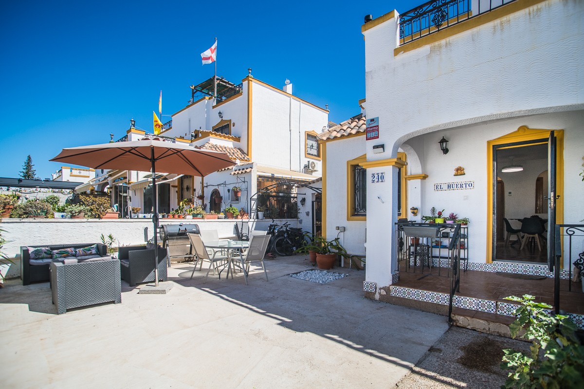 For sale - 3 Bedroom 1 Bathroom Villa in Vistabella Golf Entre Naranjos - Inland  - Alicante