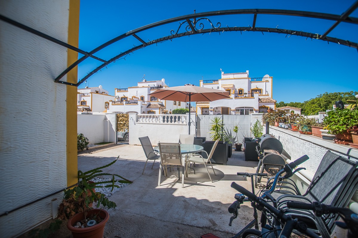 For sale - 3 Bedroom 1 Bathroom Villa in Vistabella Golf Entre Naranjos - Inland  - Alicante