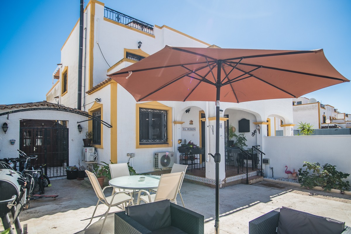 For sale - 3 Bedroom 1 Bathroom Villa in Vistabella Golf Entre Naranjos - Inland  - Alicante