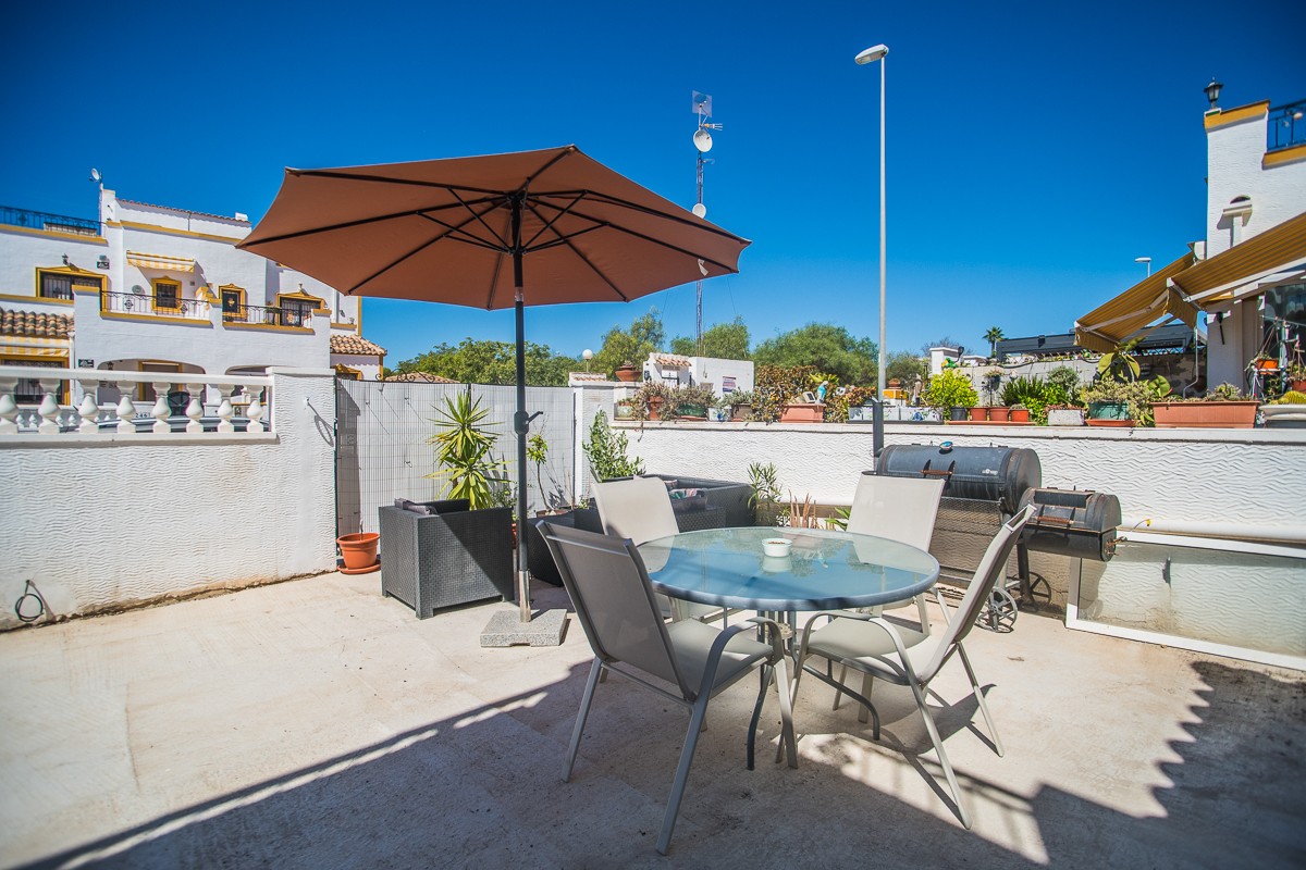 For sale - 3 Bedroom 1 Bathroom Villa in Vistabella Golf Entre Naranjos - Inland  - Alicante