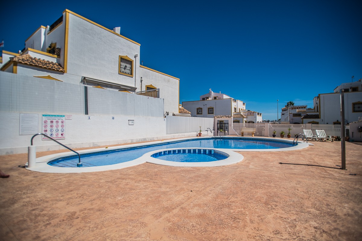 For sale - 3 Bedroom 1 Bathroom Villa in Vistabella Golf Entre Naranjos - Inland  - Alicante