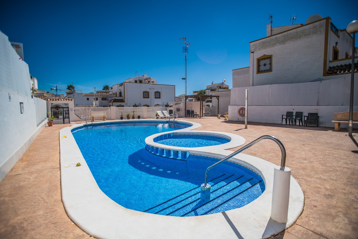For sale - 3 Bedroom 1 Bathroom Villa in Vistabella Golf Entre Naranjos - Inland  - Alicante