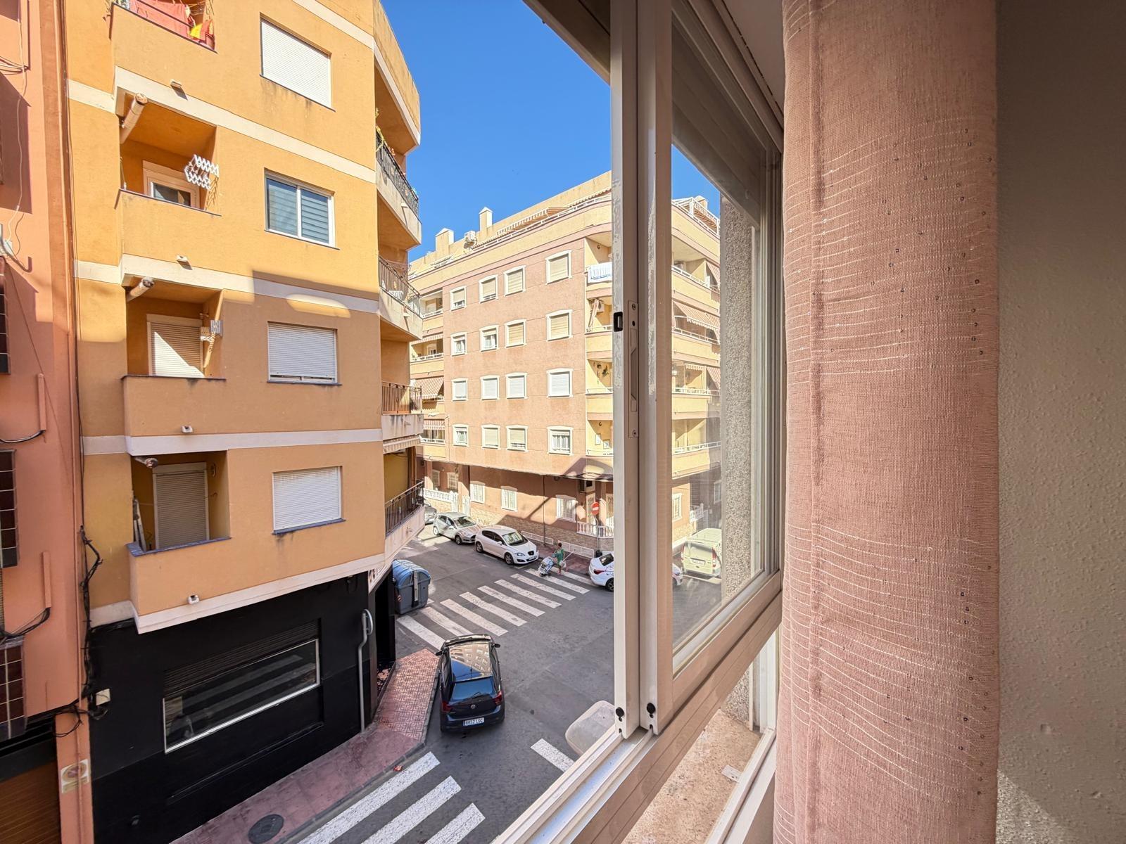 For sale - 2 Bedroom 1 Bathroom Apartment in Torrevieja - Playa Del Cura  - Alicante