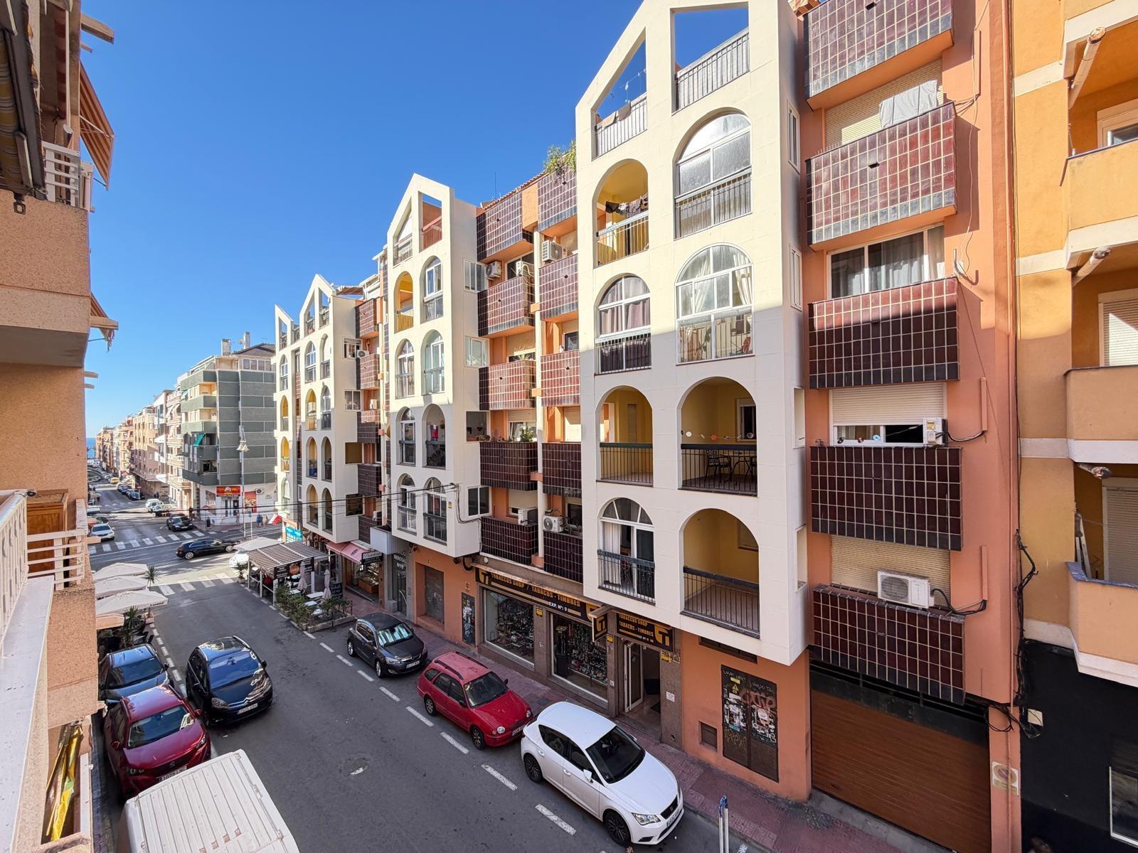 For sale - 2 Bedroom 1 Bathroom Apartment in Torrevieja - Playa Del Cura  - Alicante