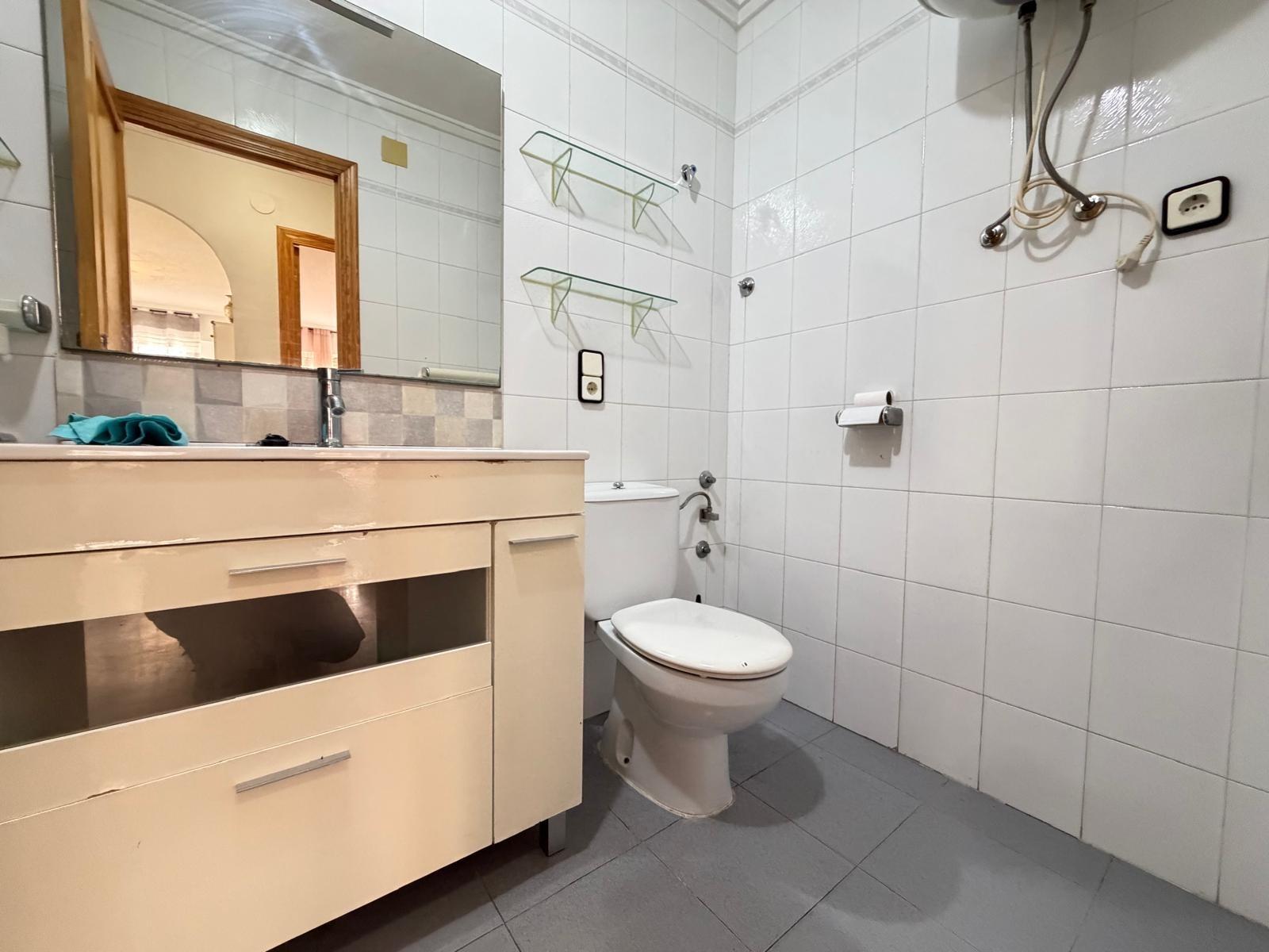 For sale - 2 Bedroom 1 Bathroom Apartment in Torrevieja - Playa Del Cura  - Alicante