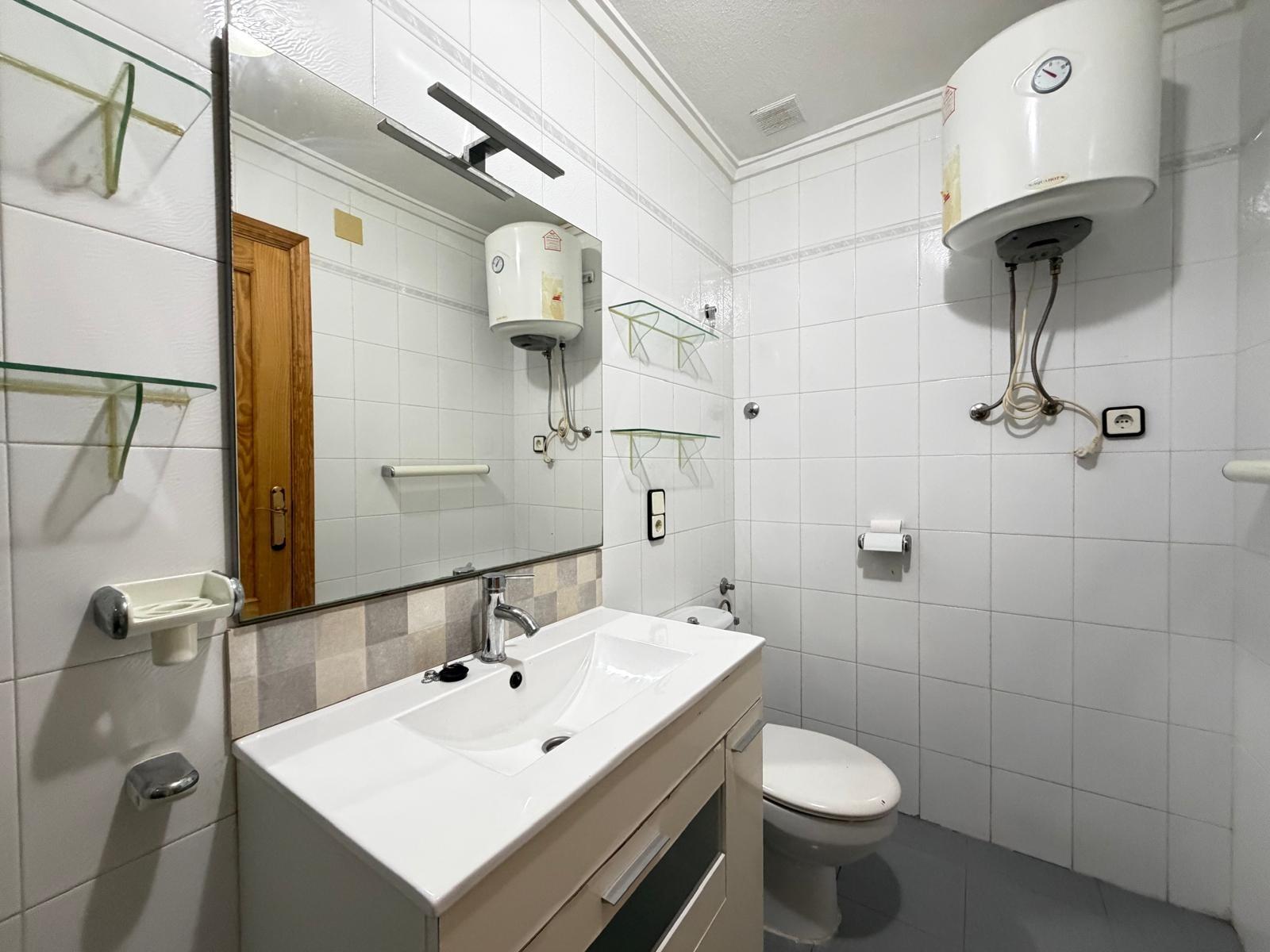 For sale - 2 Bedroom 1 Bathroom Apartment in Torrevieja - Playa Del Cura  - Alicante