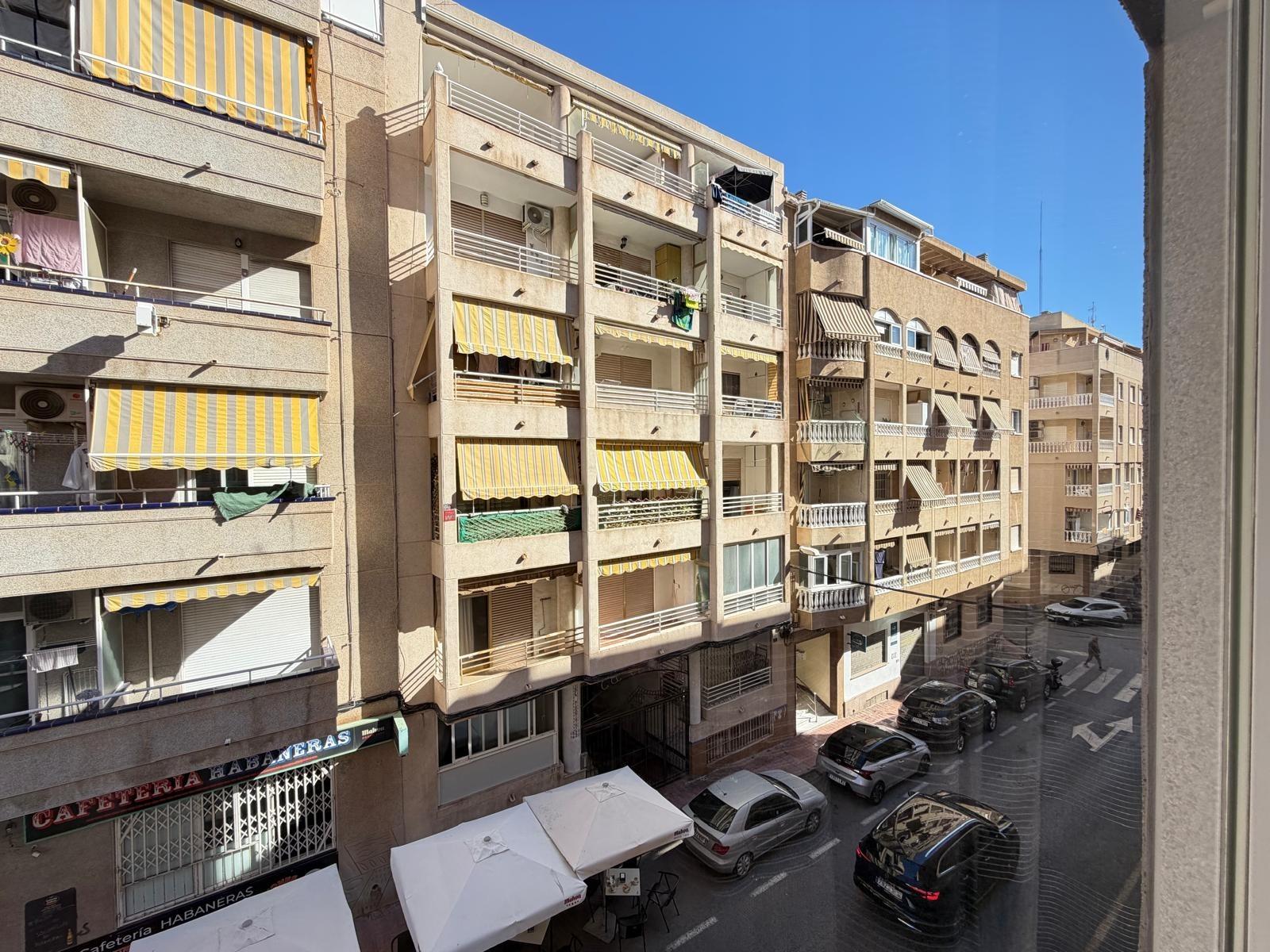 For sale - 2 Bedroom 1 Bathroom Apartment in Torrevieja - Playa Del Cura  - Alicante