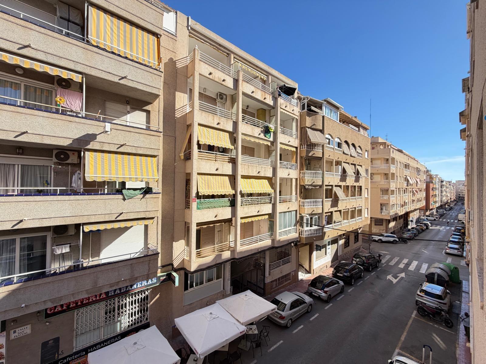 For sale - 2 Bedroom 1 Bathroom Apartment in Torrevieja - Playa Del Cura  - Alicante