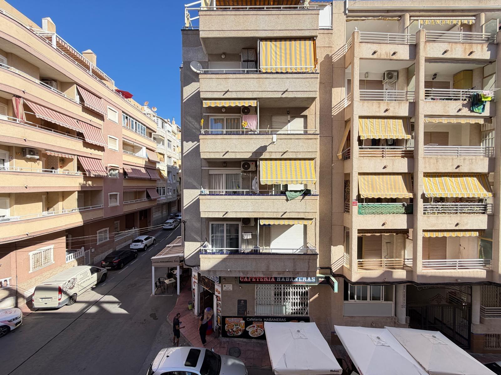 For sale - 2 Bedroom 1 Bathroom Apartment in Torrevieja - Playa Del Cura  - Alicante