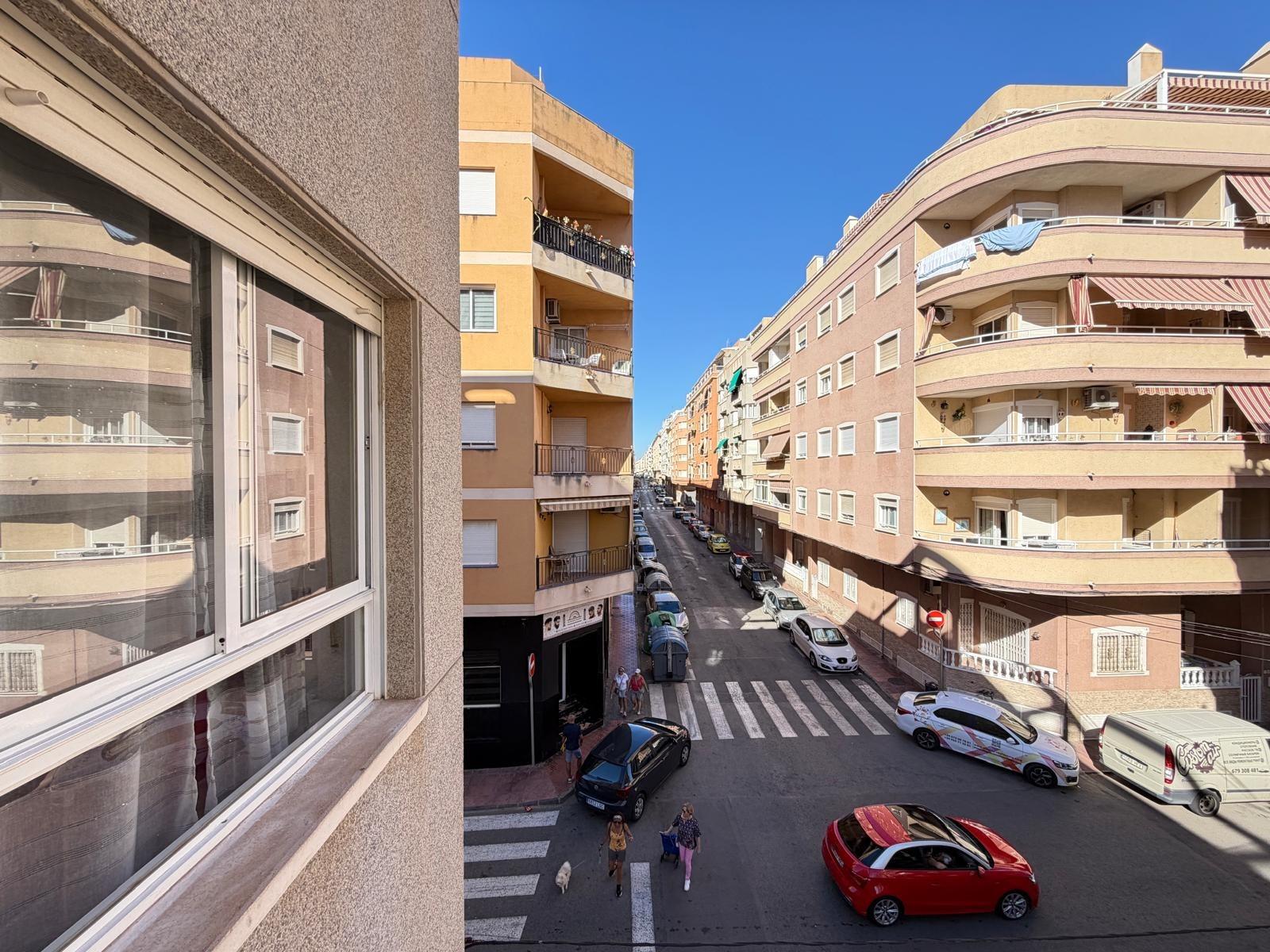 For sale - 2 Bedroom 1 Bathroom Apartment in Torrevieja - Playa Del Cura  - Alicante