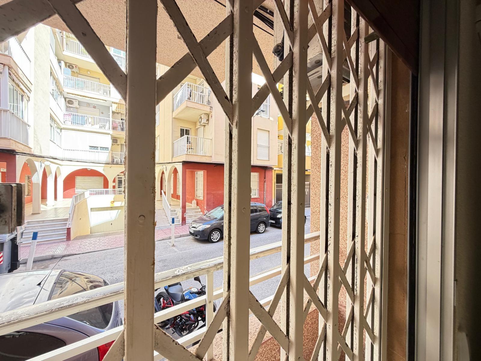 For sale - 3 Bedroom 2 Bathroom Apartment in Torrevieja - Las Piscinas Naturales  - Alicante