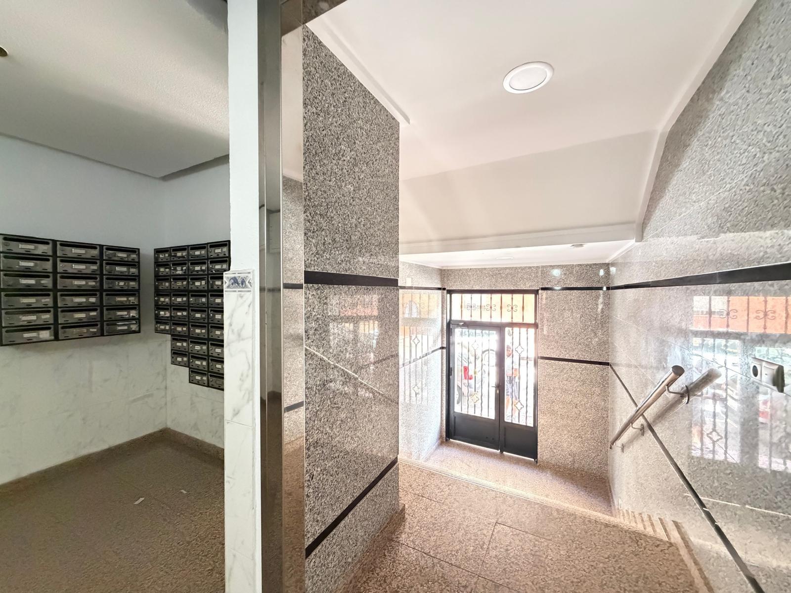 For sale - 3 Bedroom 2 Bathroom Apartment in Torrevieja - Las Piscinas Naturales  - Alicante