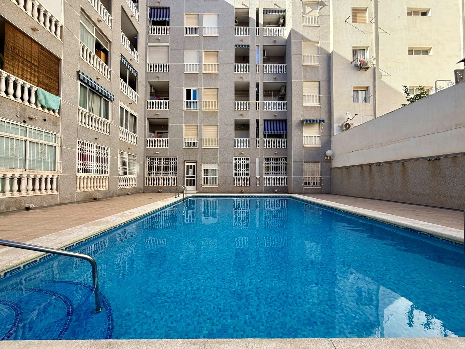 For sale - 2 Bedroom 1 Bathroom Apartment in Torrevieja - Playa De Los Locos  - Alicante