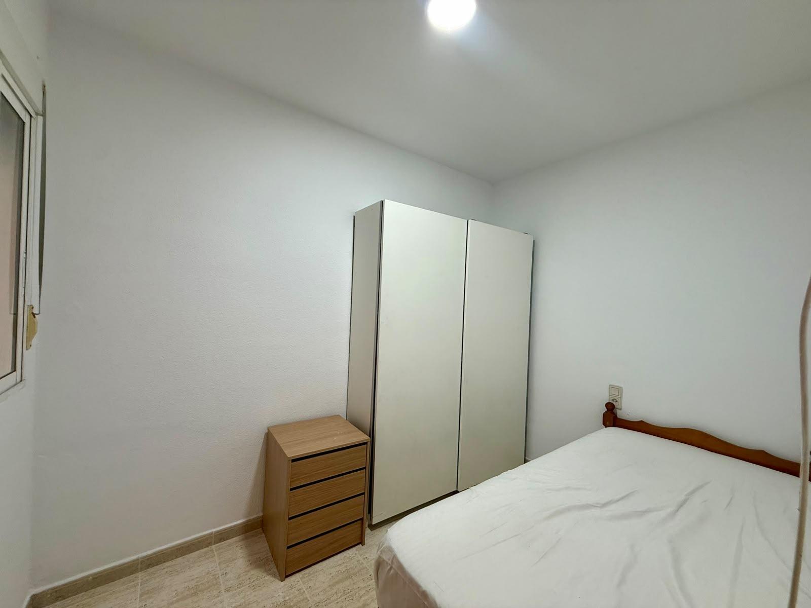 For sale - 2 Bedroom 1 Bathroom Apartment in Torrevieja - Playa De Los Locos  - Alicante