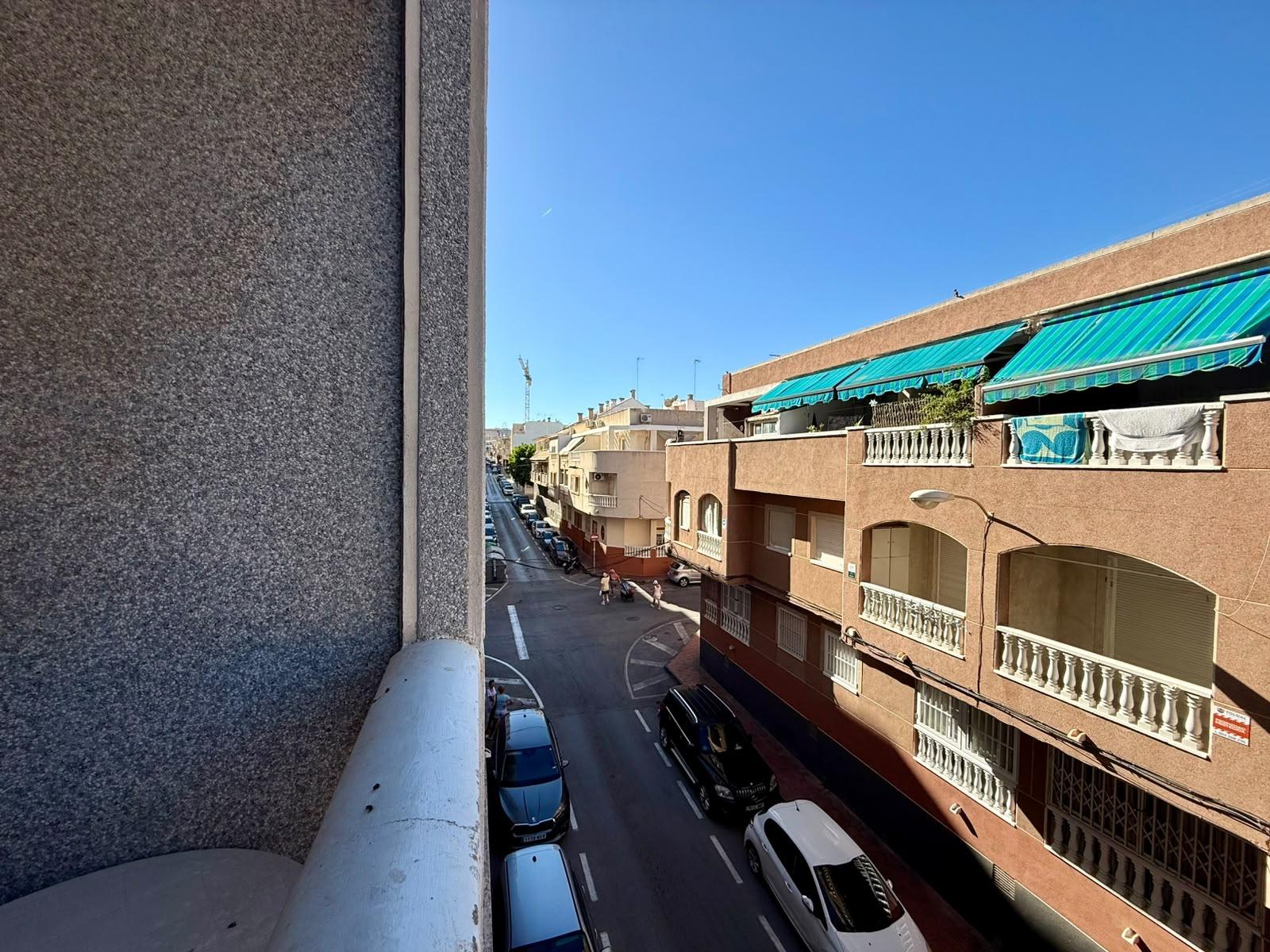 For sale - 2 Bedroom 1 Bathroom Apartment in Torrevieja - Playa De Los Locos  - Alicante