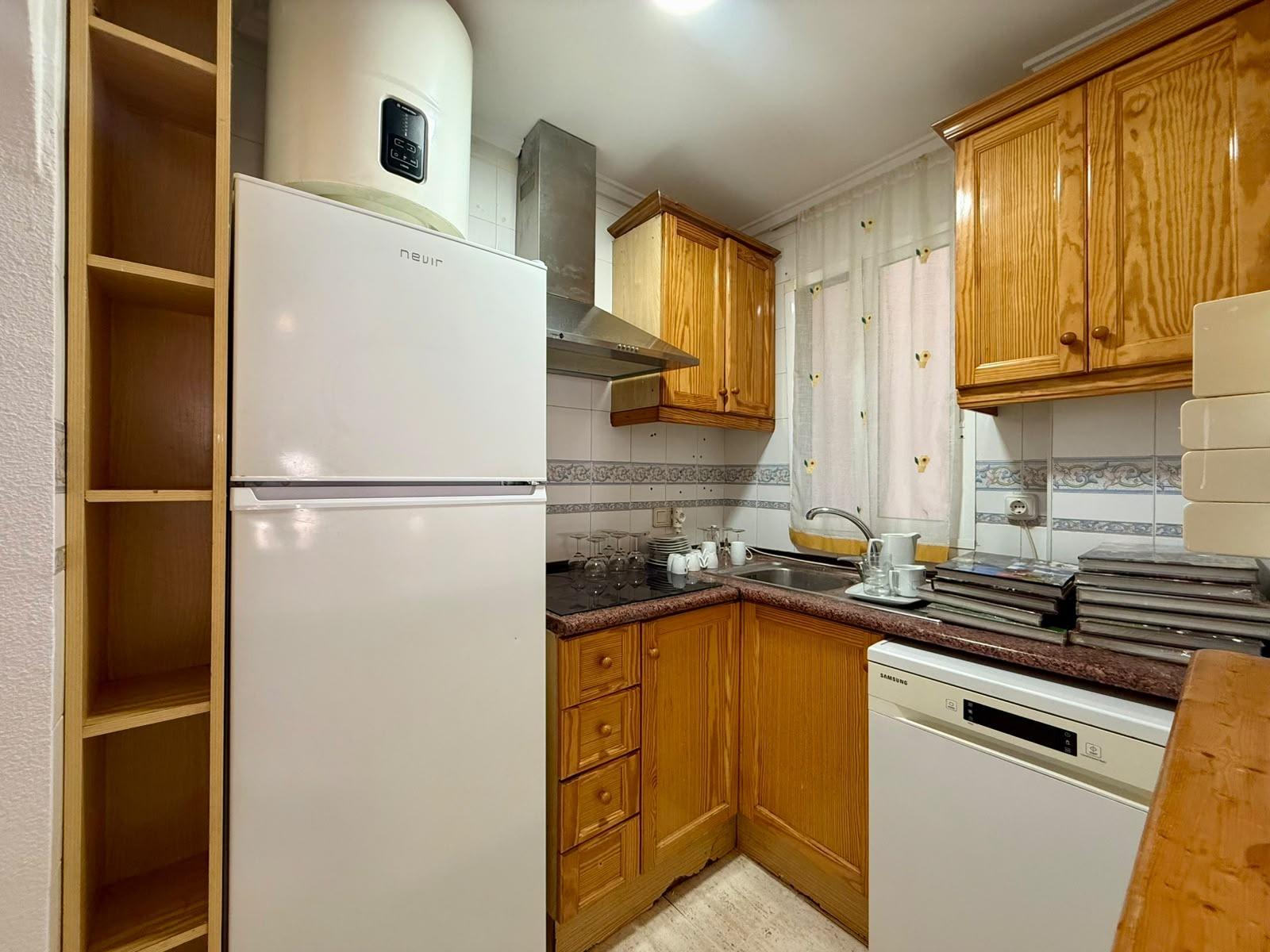For sale - 2 Bedroom 1 Bathroom Apartment in Torrevieja - Playa De Los Locos  - Alicante