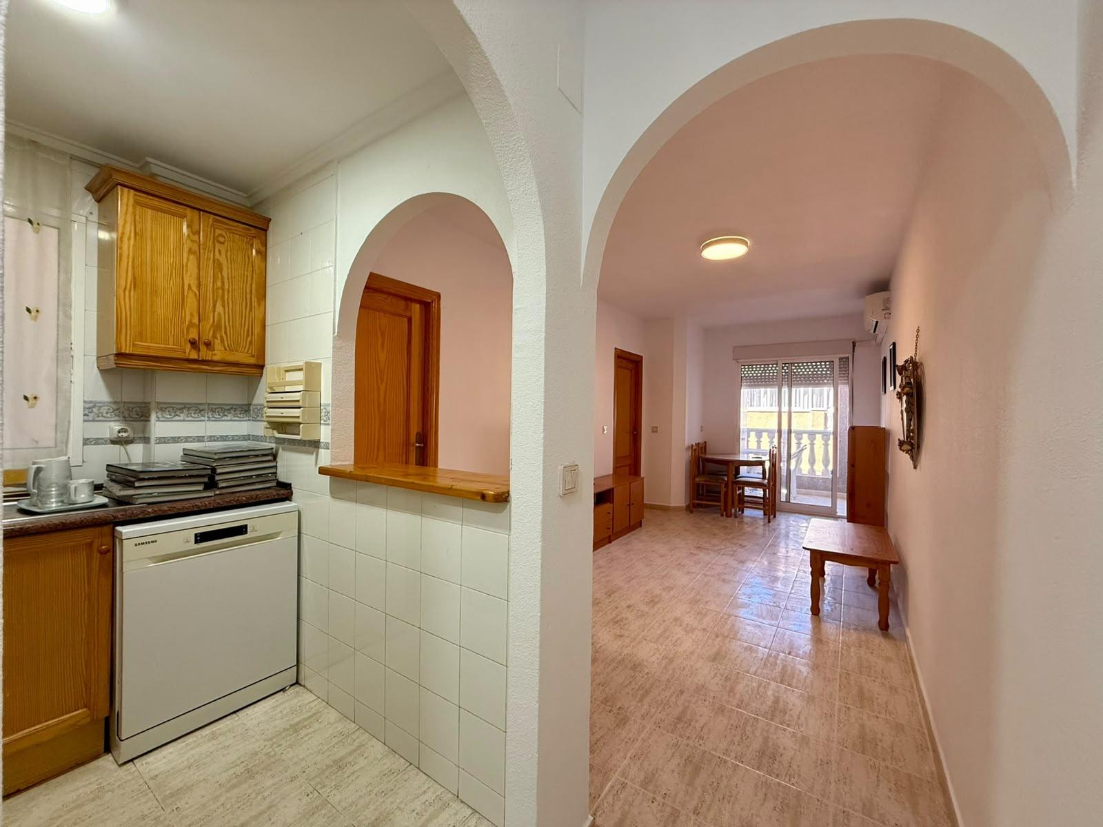 For sale - 2 Bedroom 1 Bathroom Apartment in Torrevieja - Playa De Los Locos  - Alicante