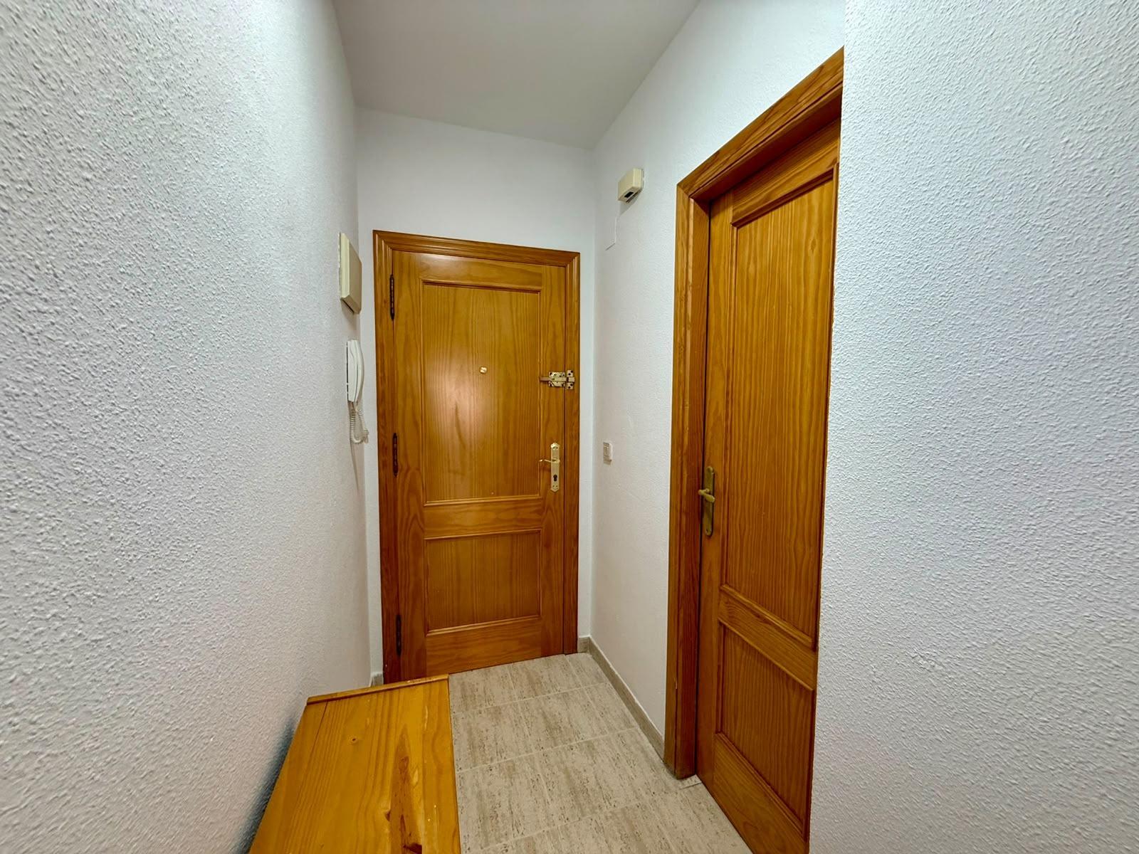 For sale - 2 Bedroom 1 Bathroom Apartment in Torrevieja - Playa De Los Locos  - Alicante