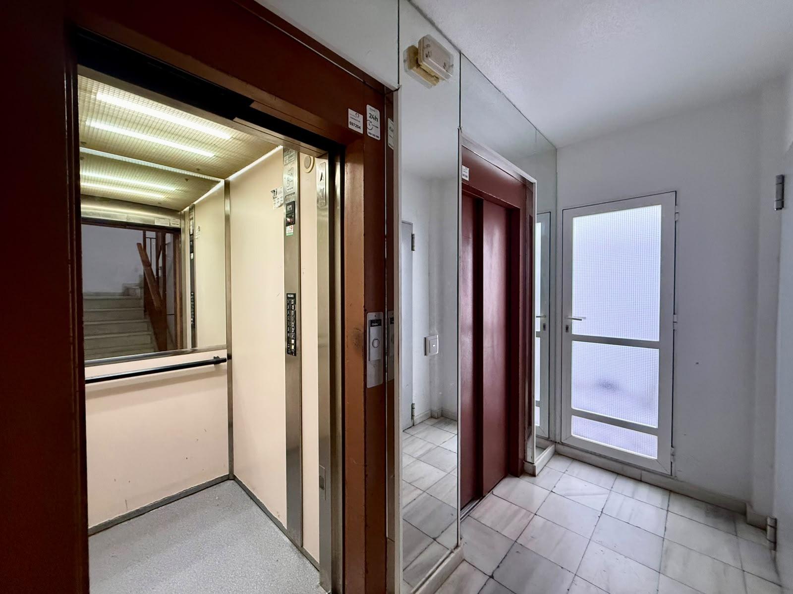 For sale - 2 Bedroom 1 Bathroom Apartment in Torrevieja - Playa De Los Locos  - Alicante