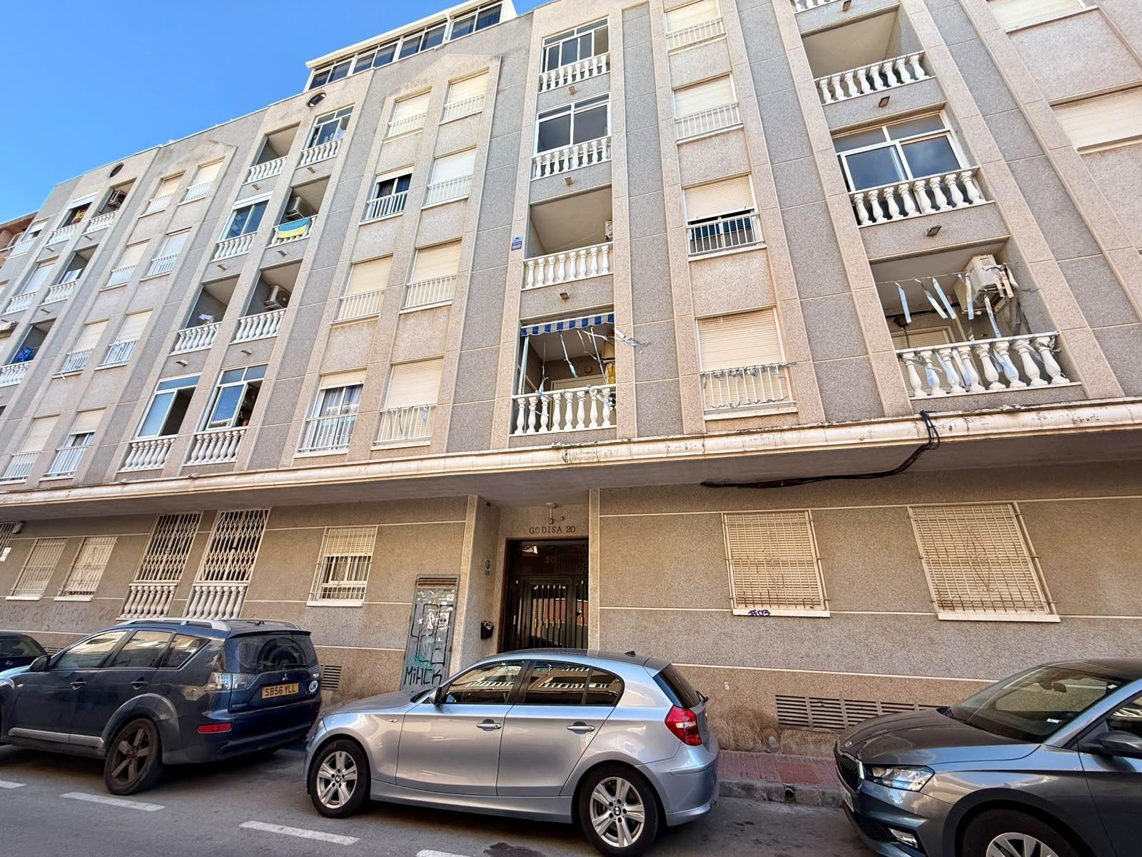 For sale - 2 Bedroom 1 Bathroom Apartment in Torrevieja - Playa De Los Locos  - Alicante