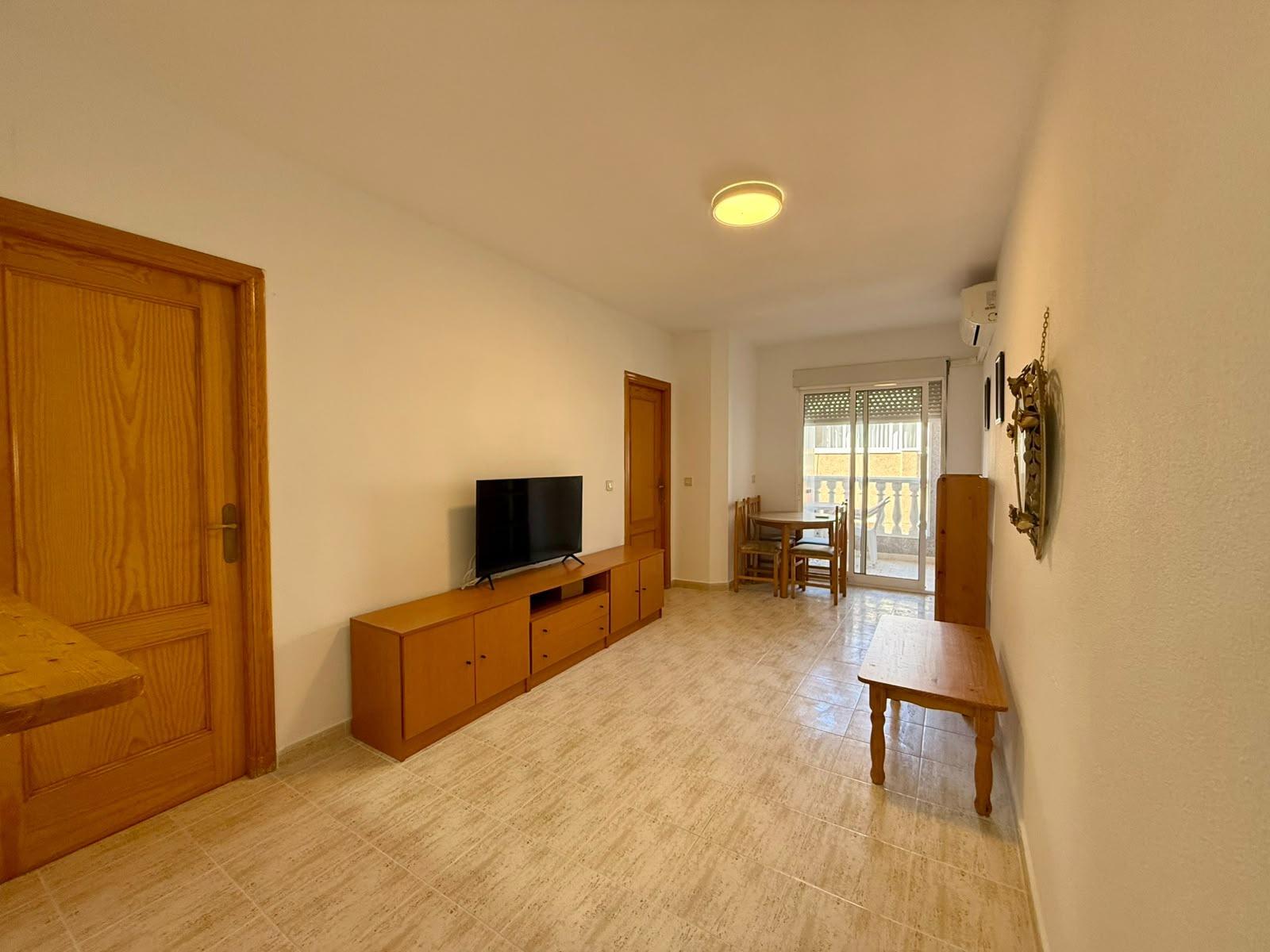 For sale - 2 Bedroom 1 Bathroom Apartment in Torrevieja - Playa De Los Locos  - Alicante