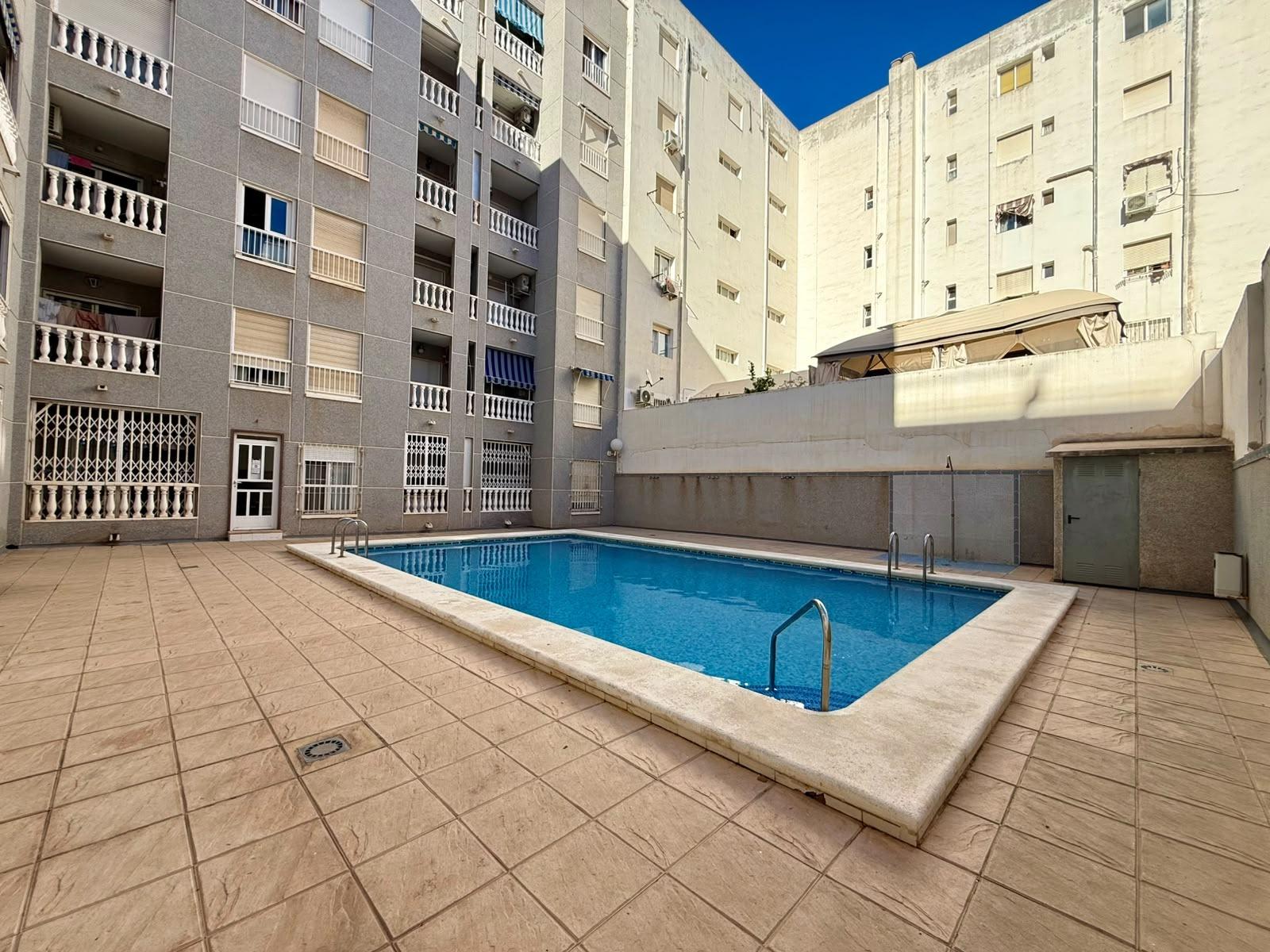 For sale - 2 Bedroom 1 Bathroom Apartment in Torrevieja - Playa De Los Locos  - Alicante