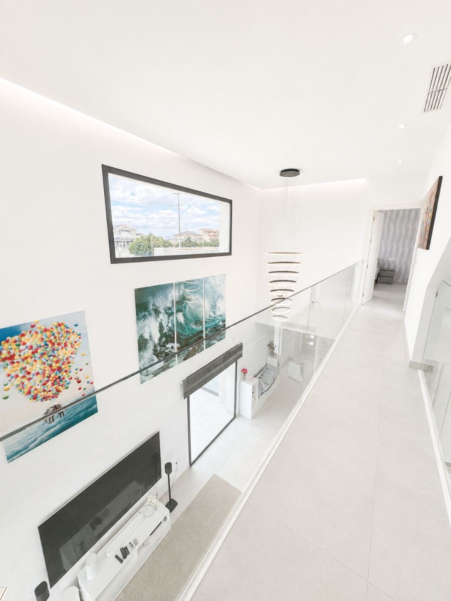 For sale - 4 Bedroom 4 Bathroom Villa in Benijofar - Costa Blanca  - Alicante