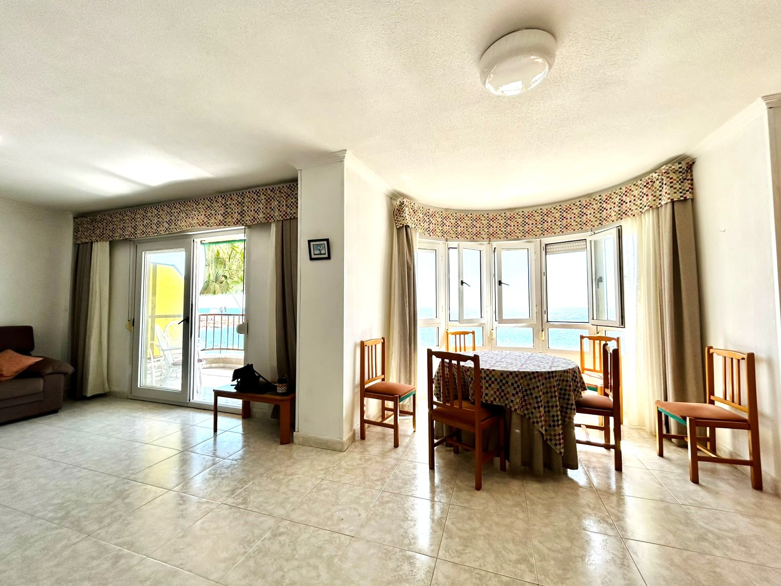 For sale - 3 Bedroom 2 Bathroom Apartment in Torrevieja - Costa Blanca  - Alicante