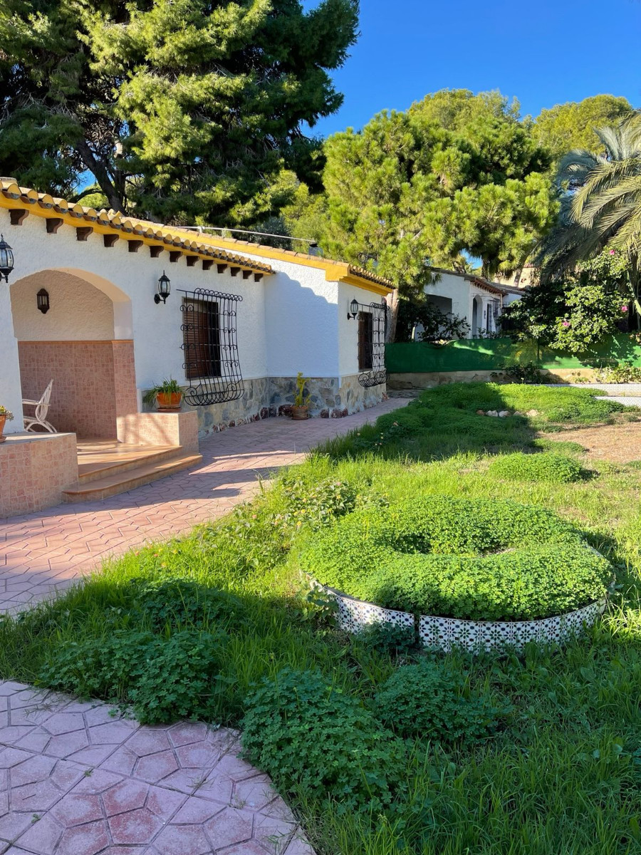 For sale - 3 Bedroom 2 Bathroom Villa in Orihuela Costa - Costa Blanca  - Alicante