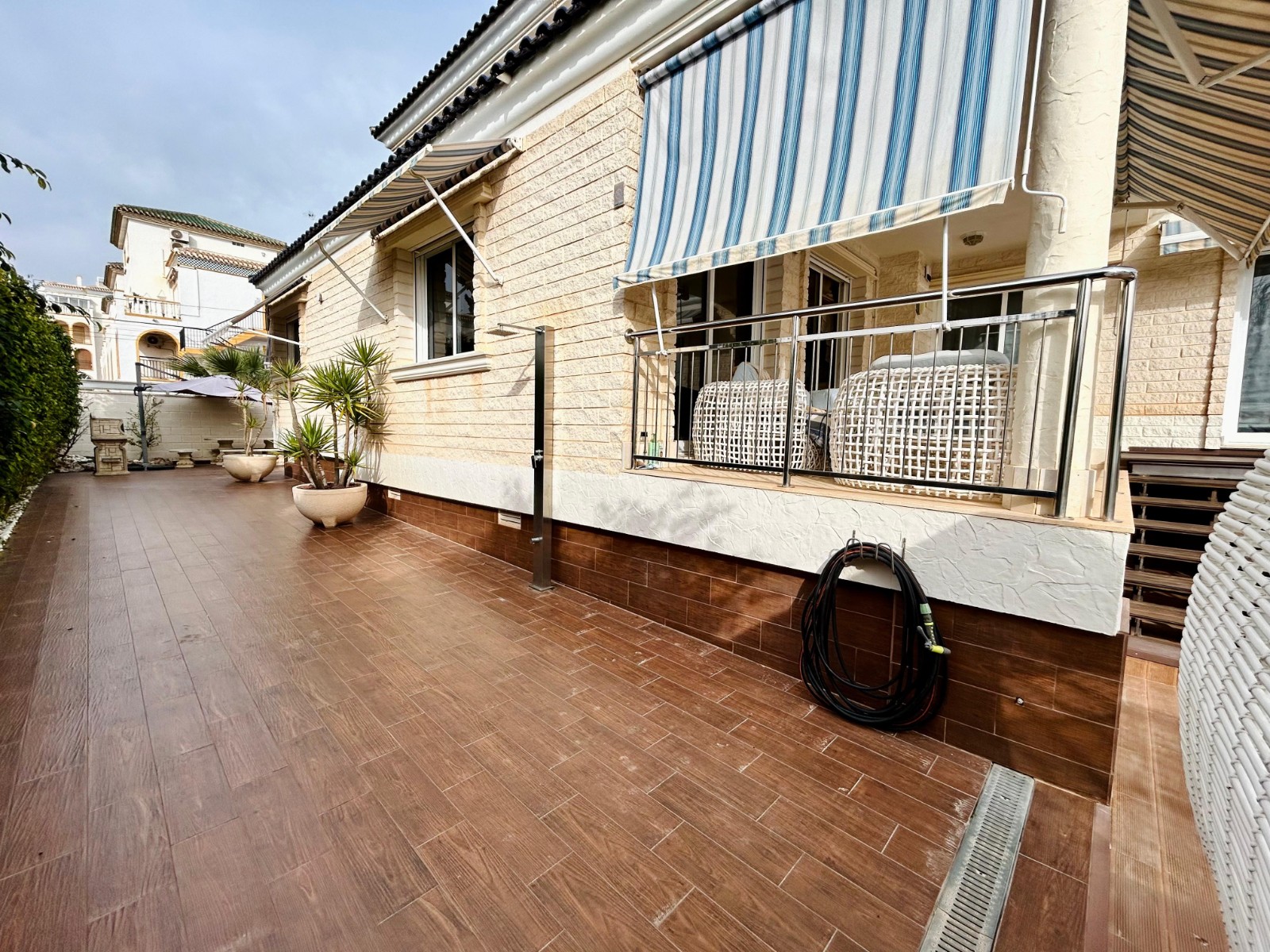 For sale - 5 Bedroom 4 Bathroom Villa in Torrevieja - Costa Blanca  - Alicante