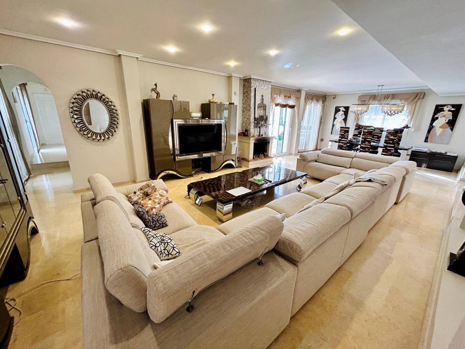 For sale - 5 Bedroom 4 Bathroom Villa in Torrevieja - Costa Blanca  - Alicante