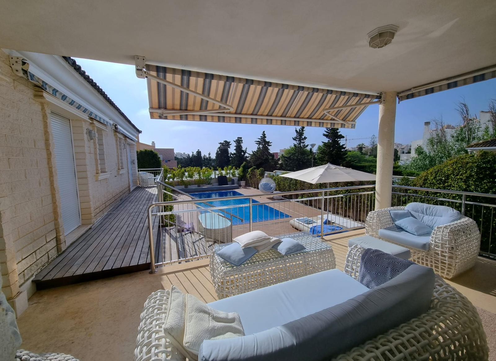 For sale - 5 Bedroom 4 Bathroom Villa in Torrevieja - Costa Blanca  - Alicante