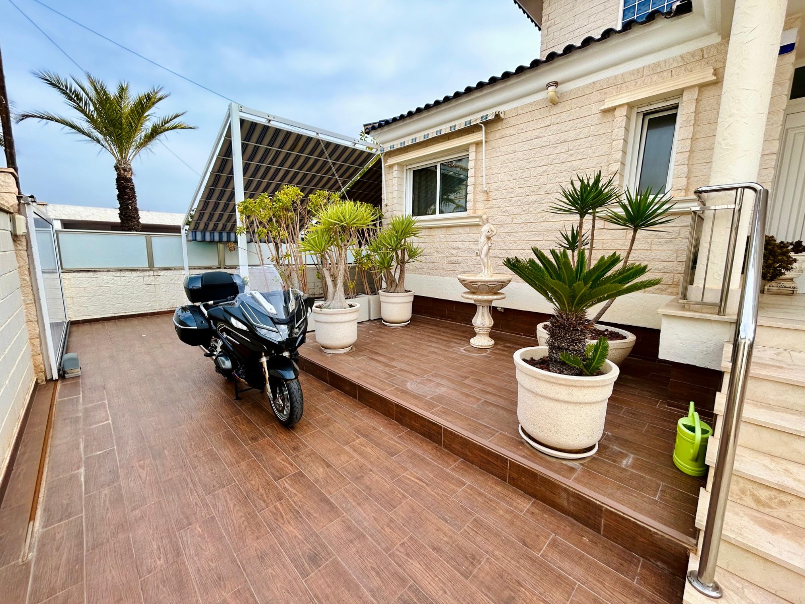 For sale - 5 Bedroom 4 Bathroom Villa in Torrevieja - Costa Blanca  - Alicante