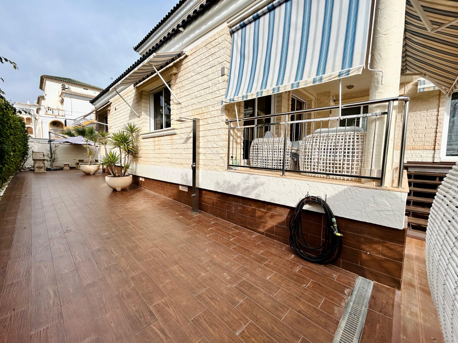For sale - 5 Bedroom 4 Bathroom Villa in Torrevieja - Costa Blanca  - Alicante