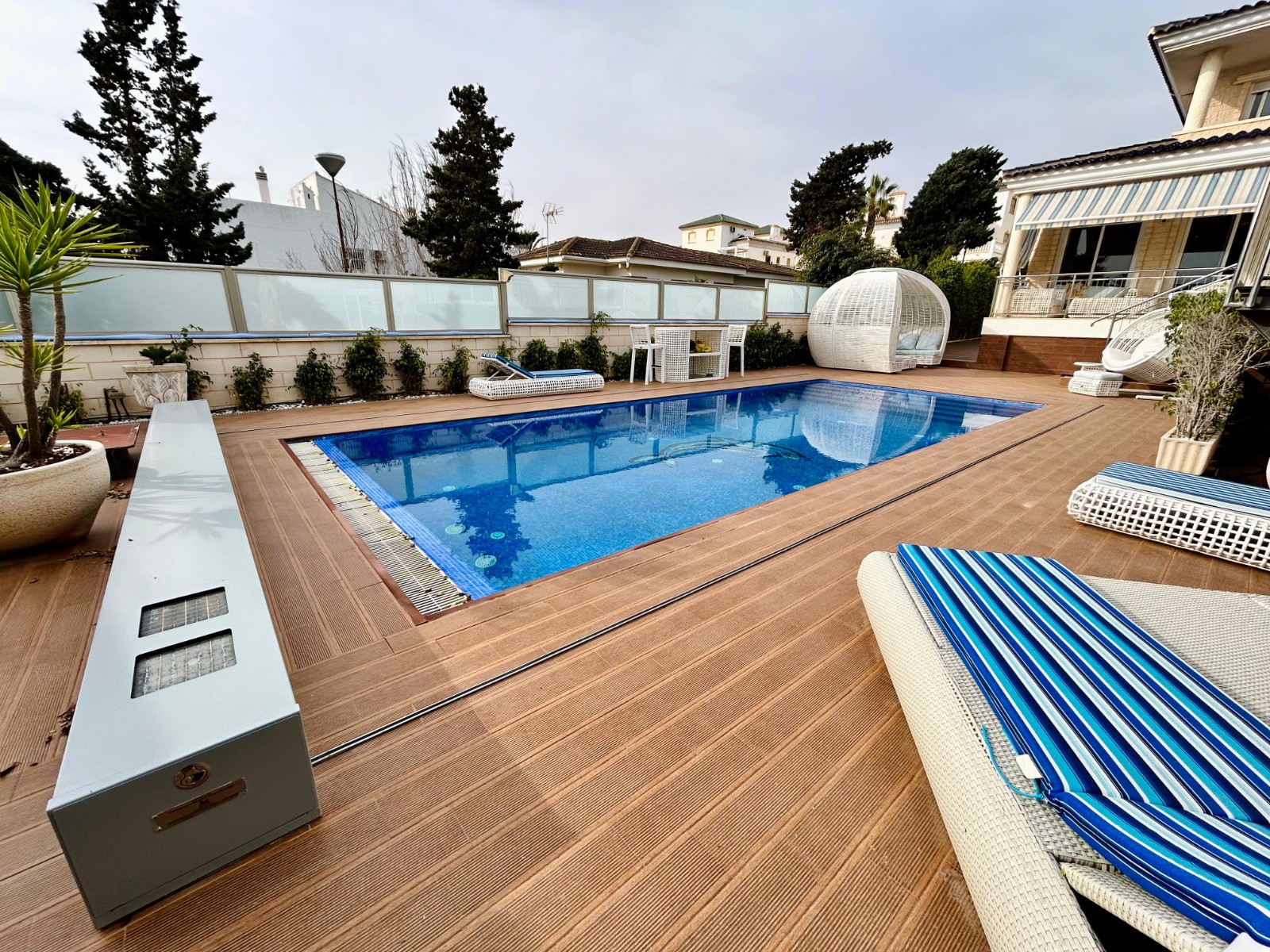 For sale - 5 Bedroom 4 Bathroom Villa in Torrevieja - Costa Blanca  - Alicante