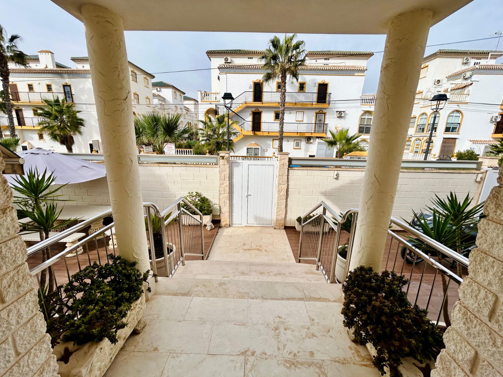 For sale - 5 Bedroom 4 Bathroom Villa in Torrevieja - Costa Blanca  - Alicante