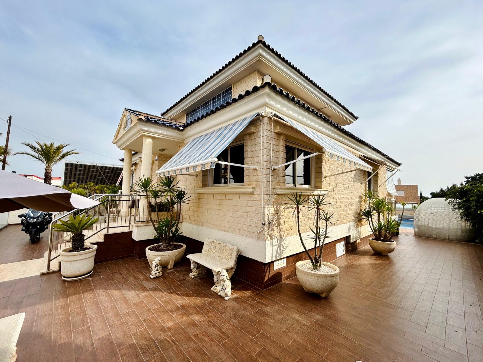For sale - 5 Bedroom 4 Bathroom Villa in Torrevieja - Costa Blanca  - Alicante