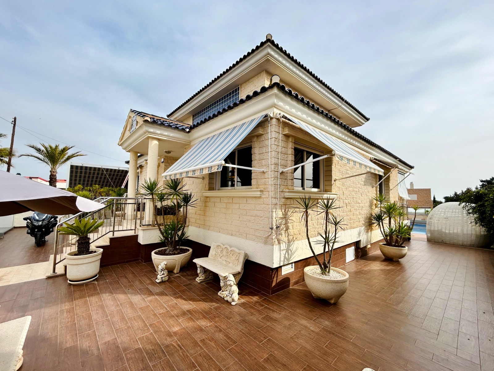 For sale - 5 Bedroom 4 Bathroom Villa in Torrevieja - Costa Blanca  - Alicante