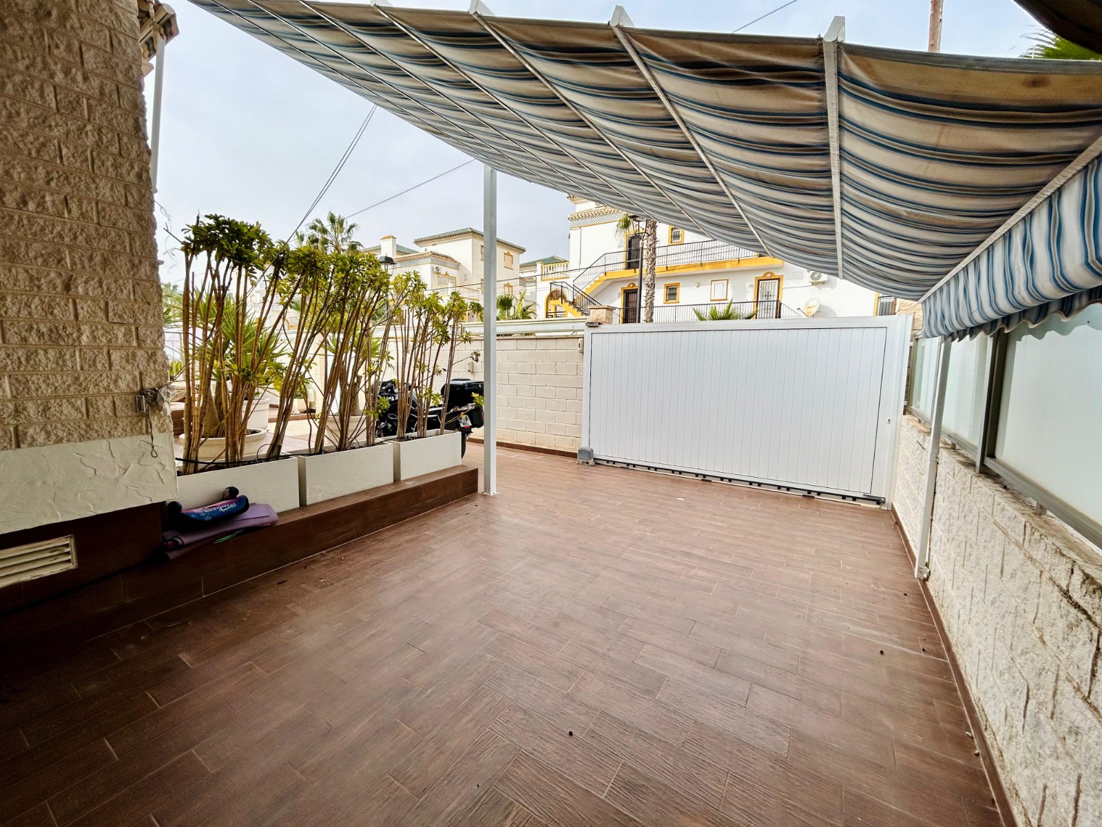 For sale - 5 Bedroom 4 Bathroom Villa in Torrevieja - Costa Blanca  - Alicante