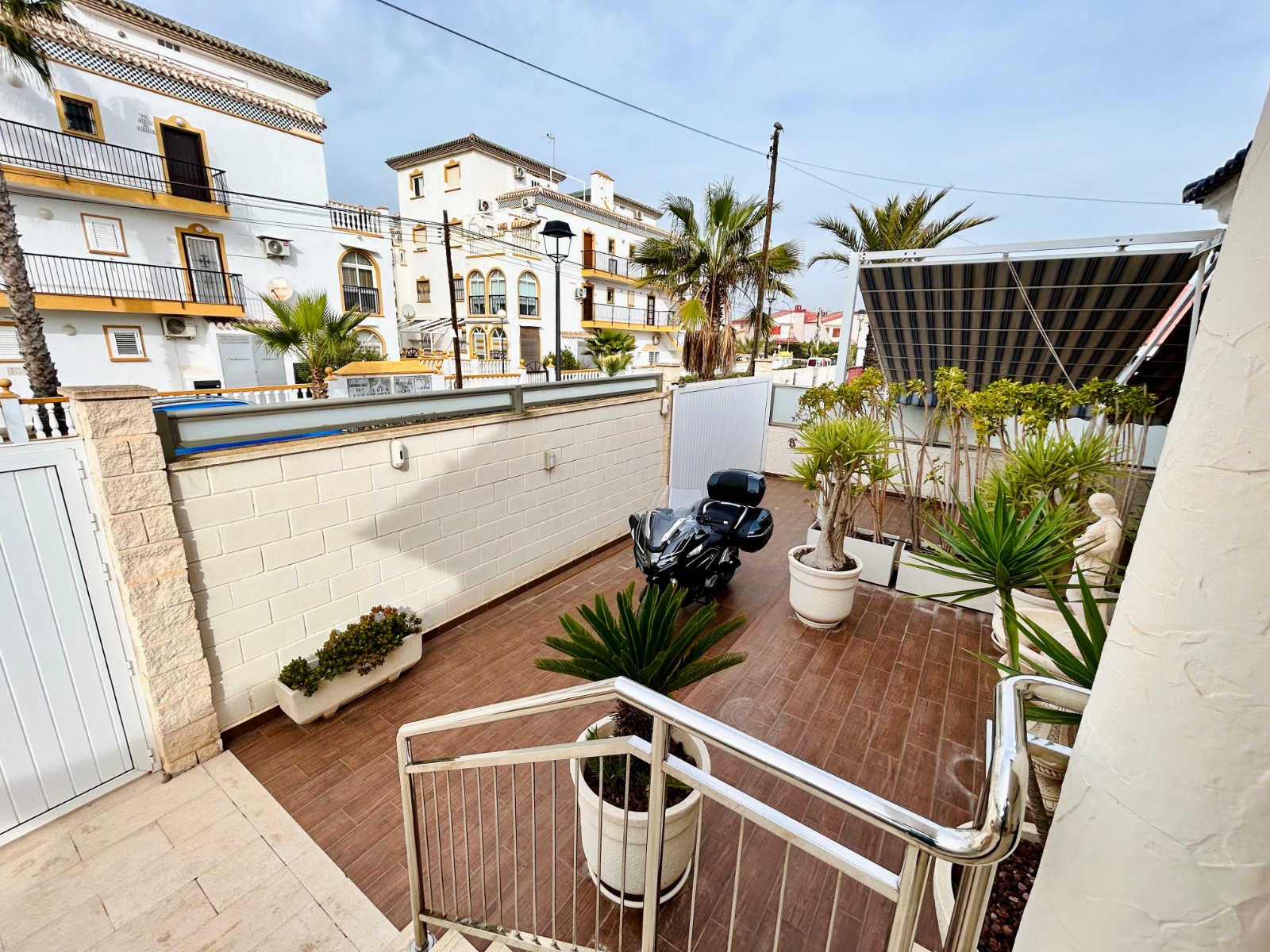For sale - 5 Bedroom 4 Bathroom Villa in Torrevieja - Costa Blanca  - Alicante